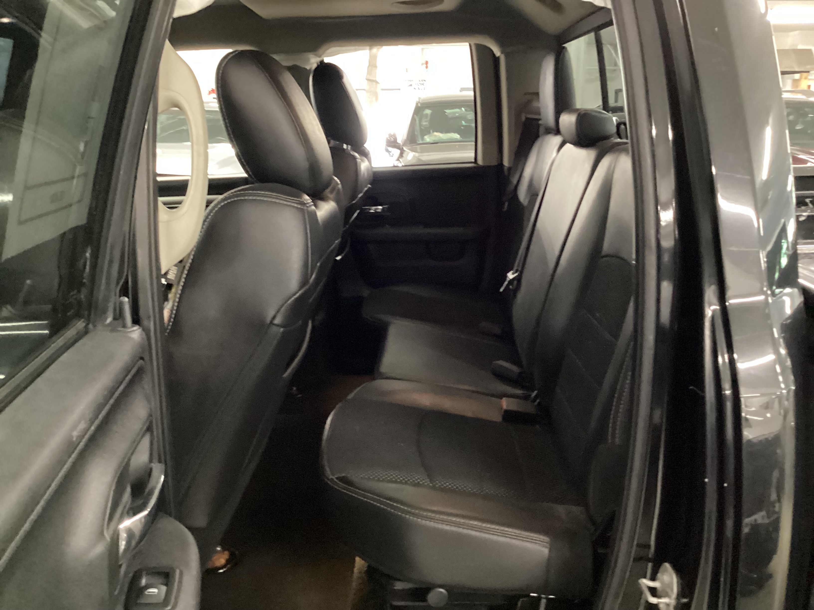 2016 RAM 1500 4WD Quad Cab Sport - Image 8