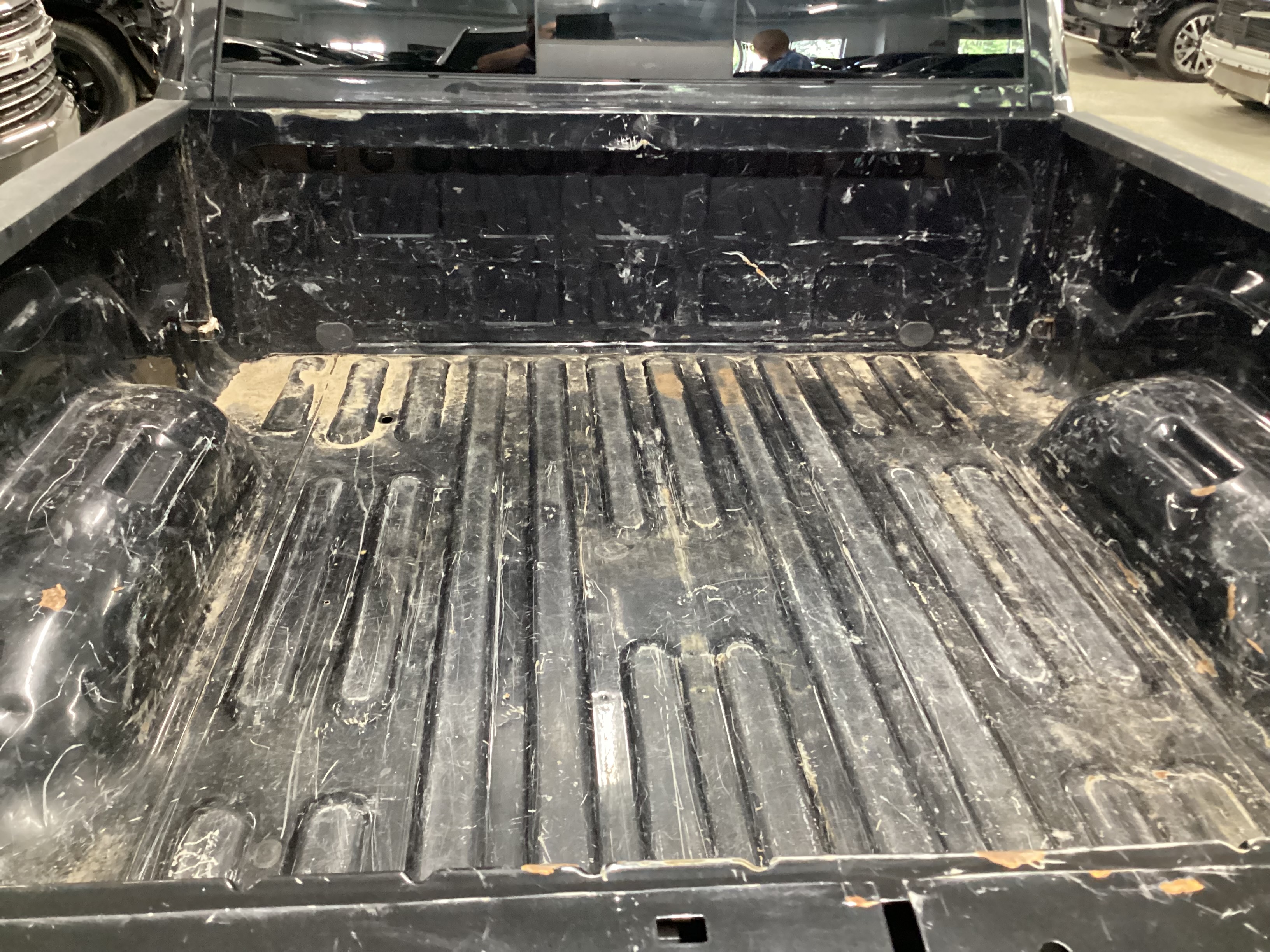 2016 RAM 1500 4WD Quad Cab Sport - Image 9