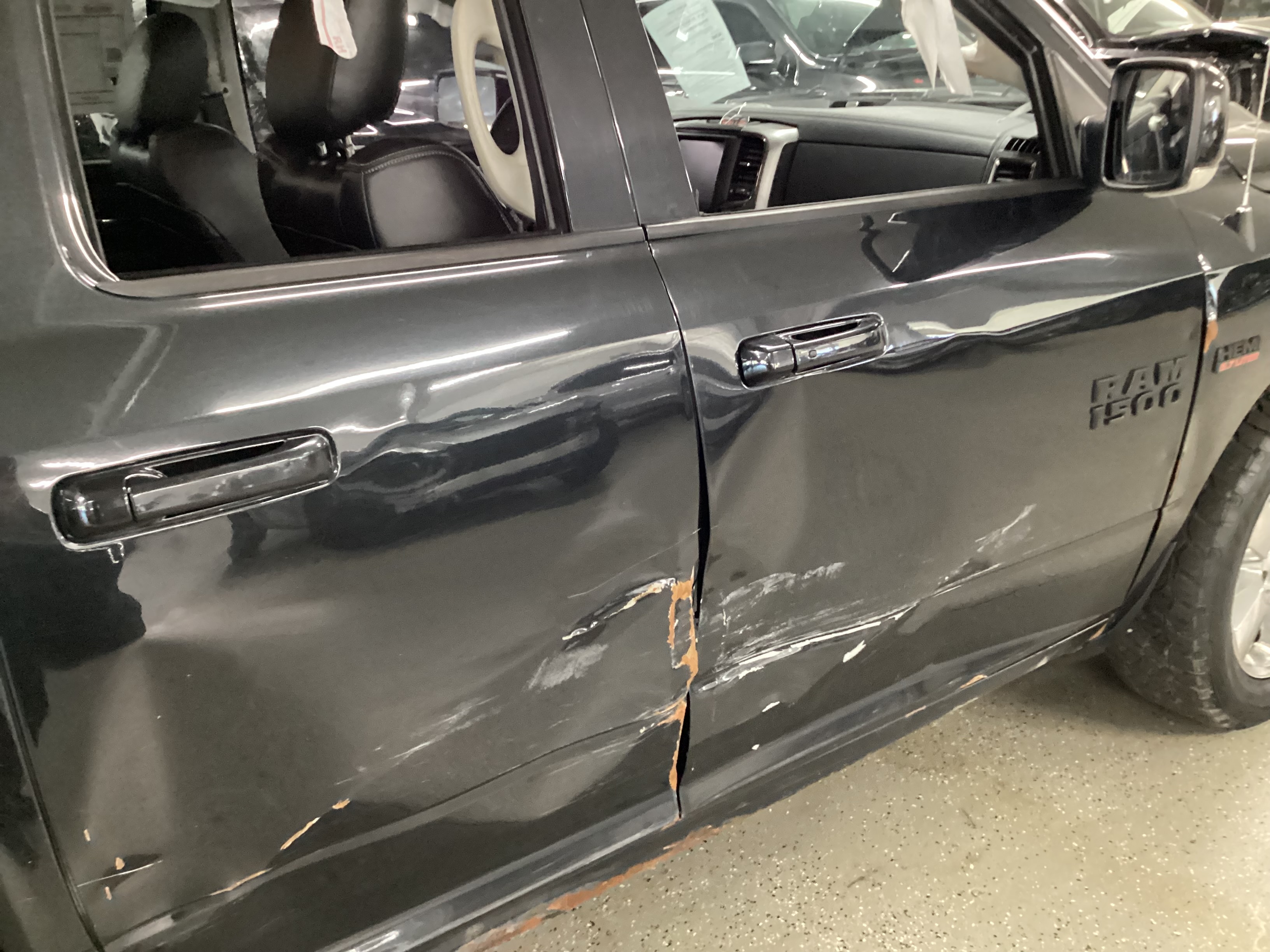 2016 RAM 1500 4WD Quad Cab Sport - Image 10