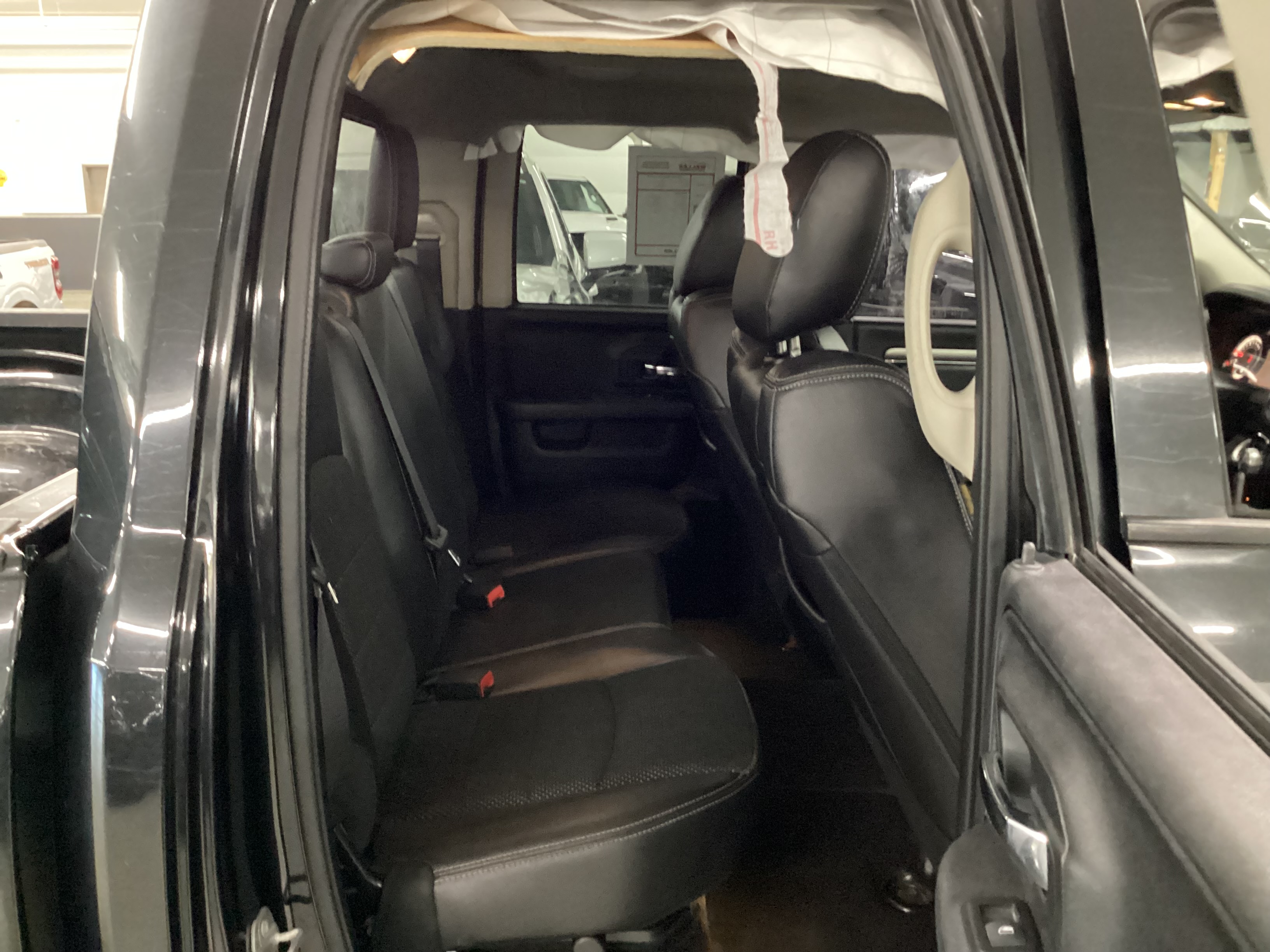 2016 RAM 1500 4WD Quad Cab Sport - Image 11