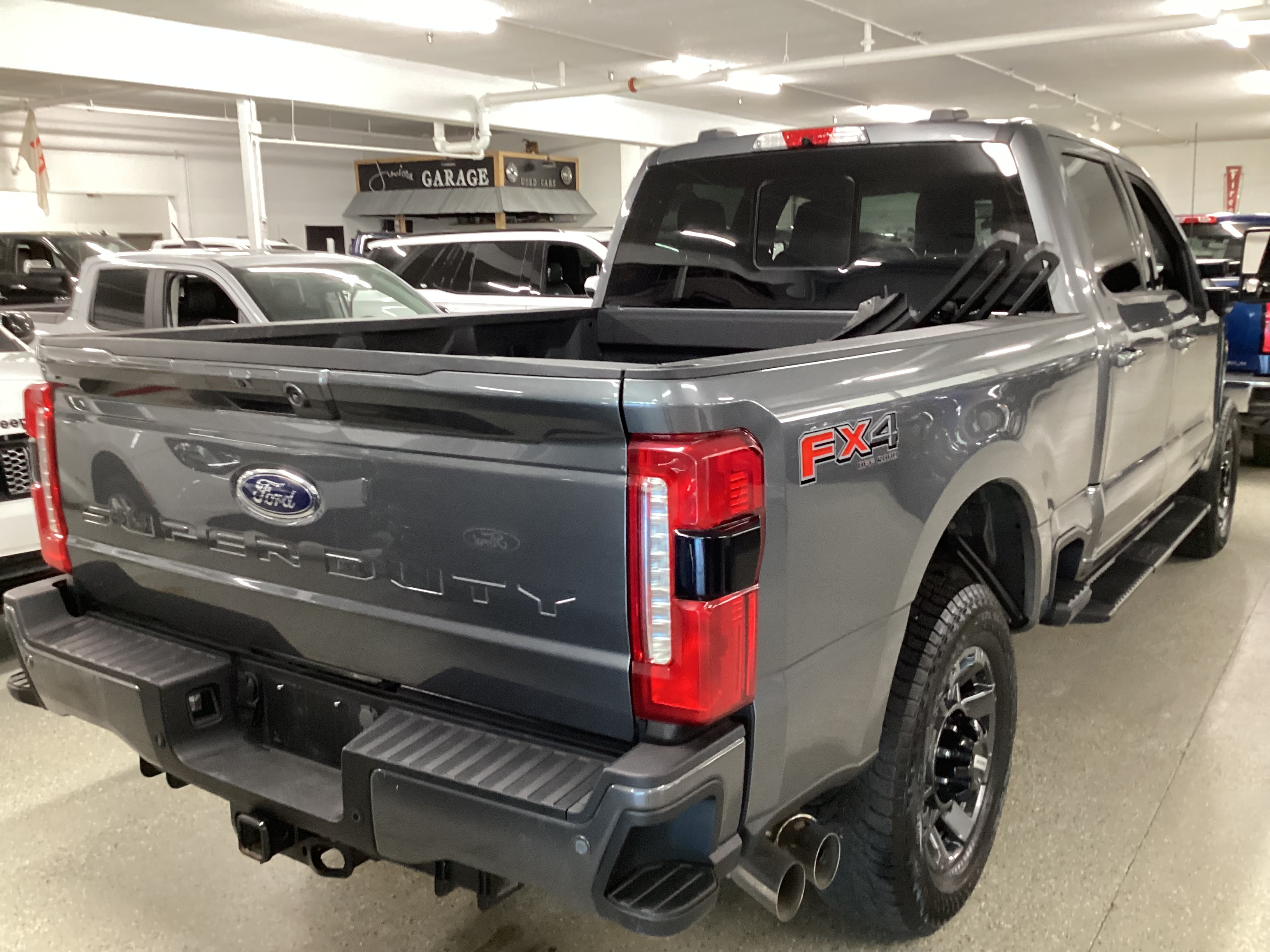 2023 FORD F-250 Super Duty Lariat 4WD Crew Cab - Image 3