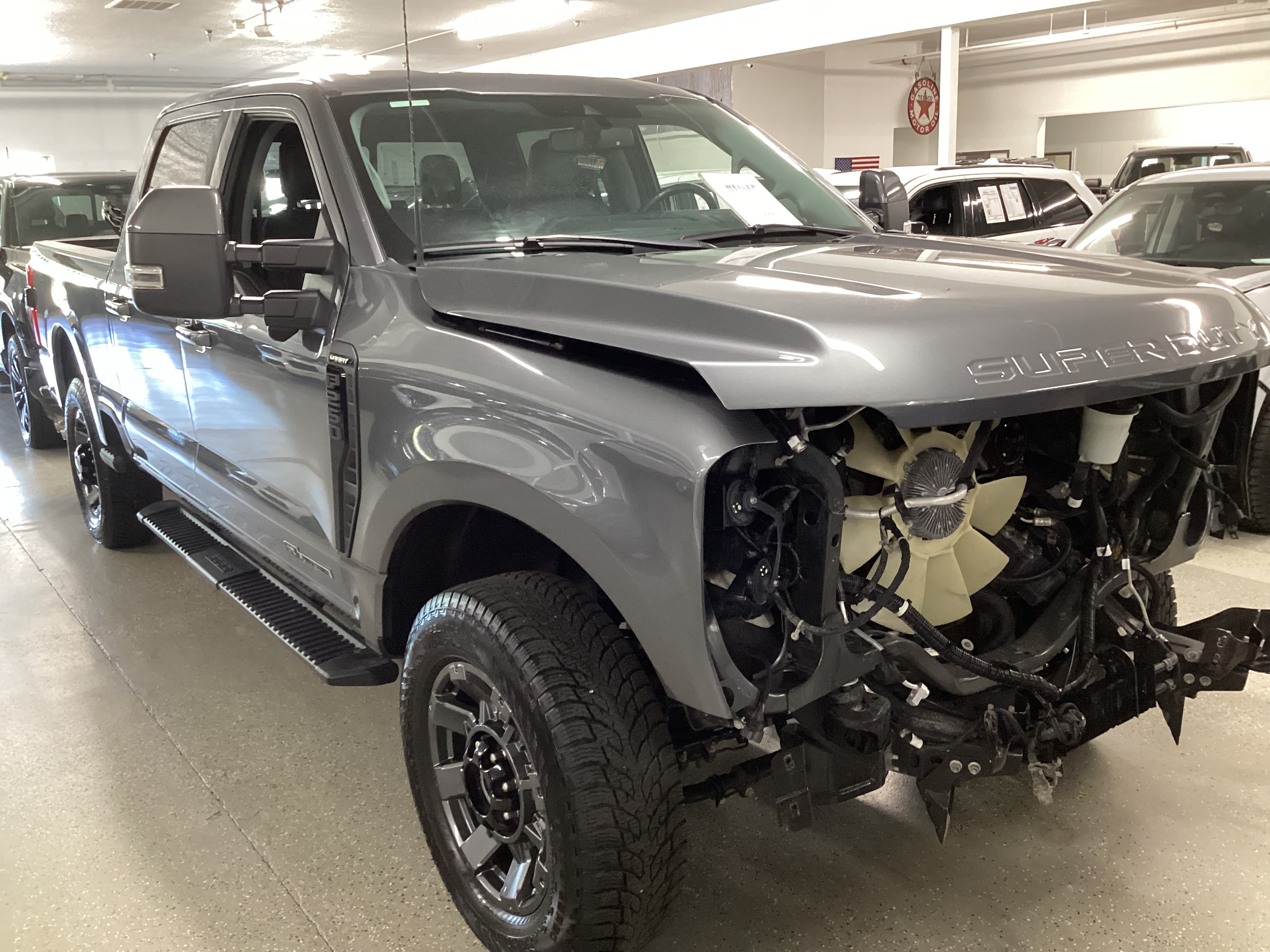 2023 FORD F-250 Super Duty Lariat 4WD Crew Cab - Image 4