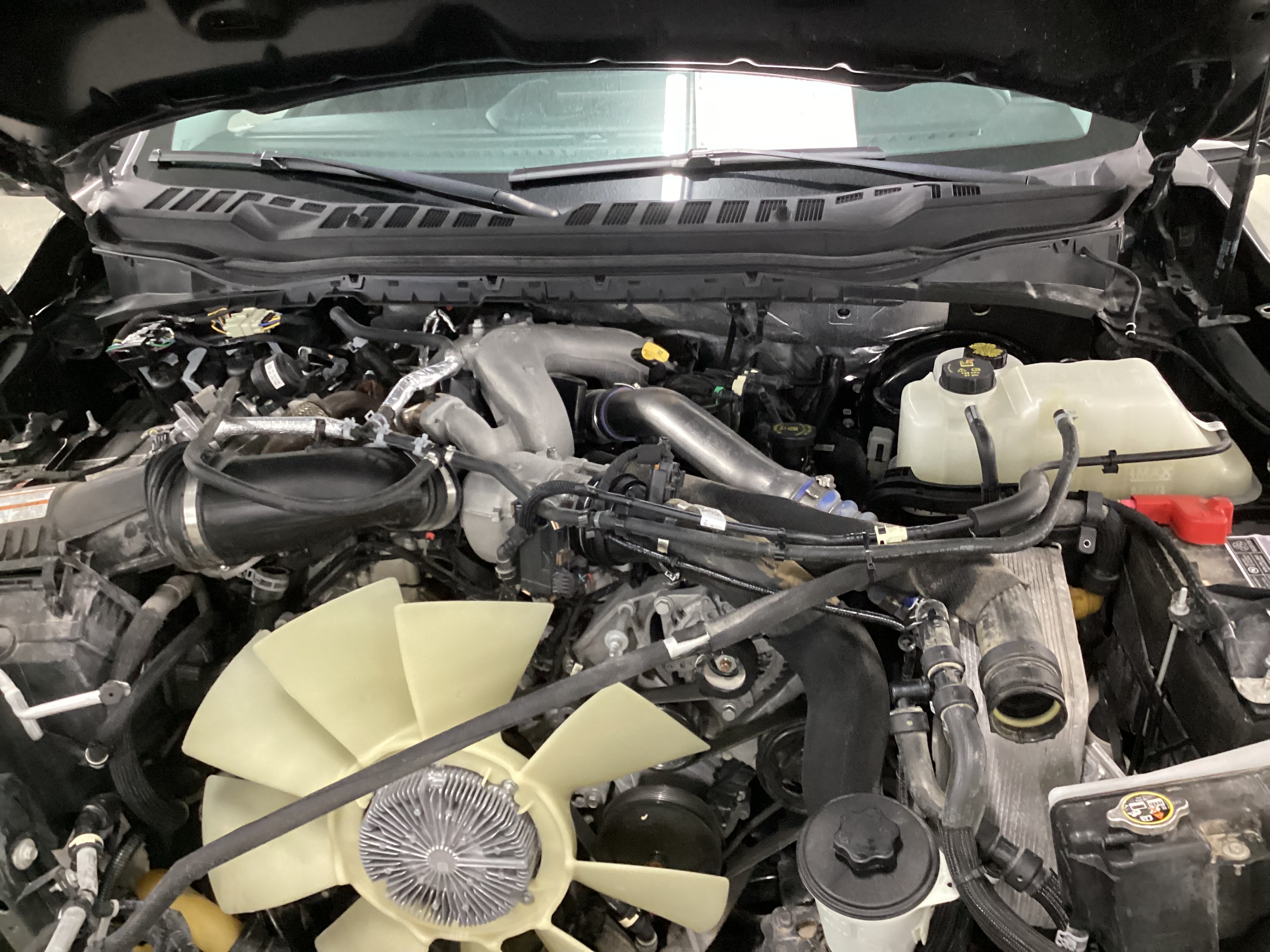 2023 FORD F-250 Super Duty Lariat 4WD Crew Cab - Image 6