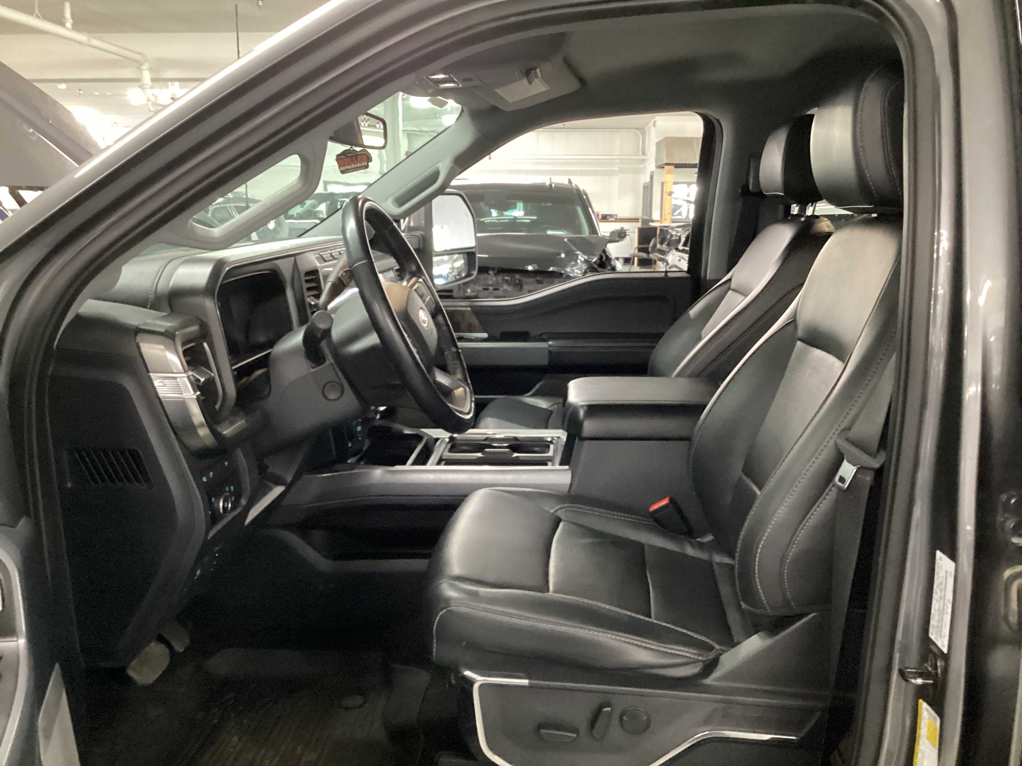 2023 FORD F-250 Super Duty Lariat 4WD Crew Cab - Image 8