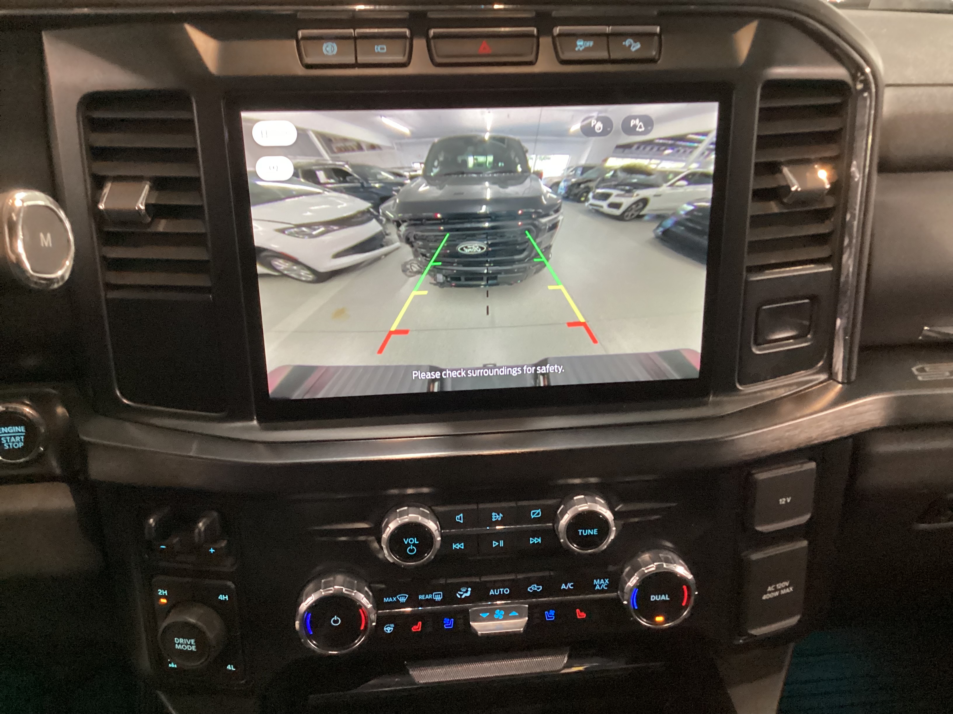 2023 FORD F-250 Super Duty Lariat 4WD Crew Cab - Image 16