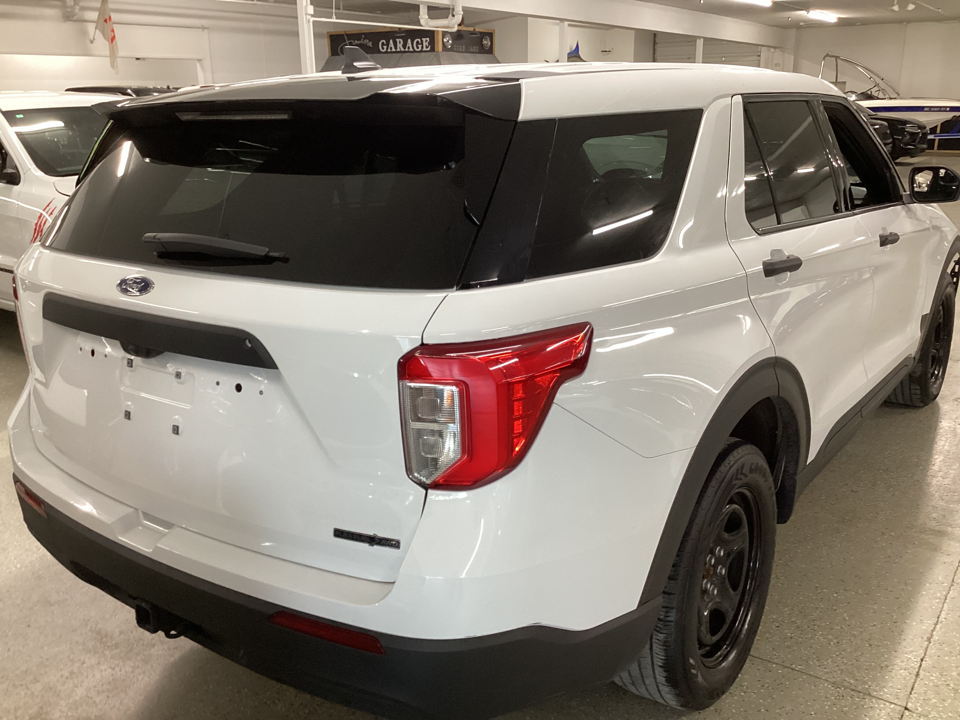 2023 FORD Explorer Police 4WD - Image 3