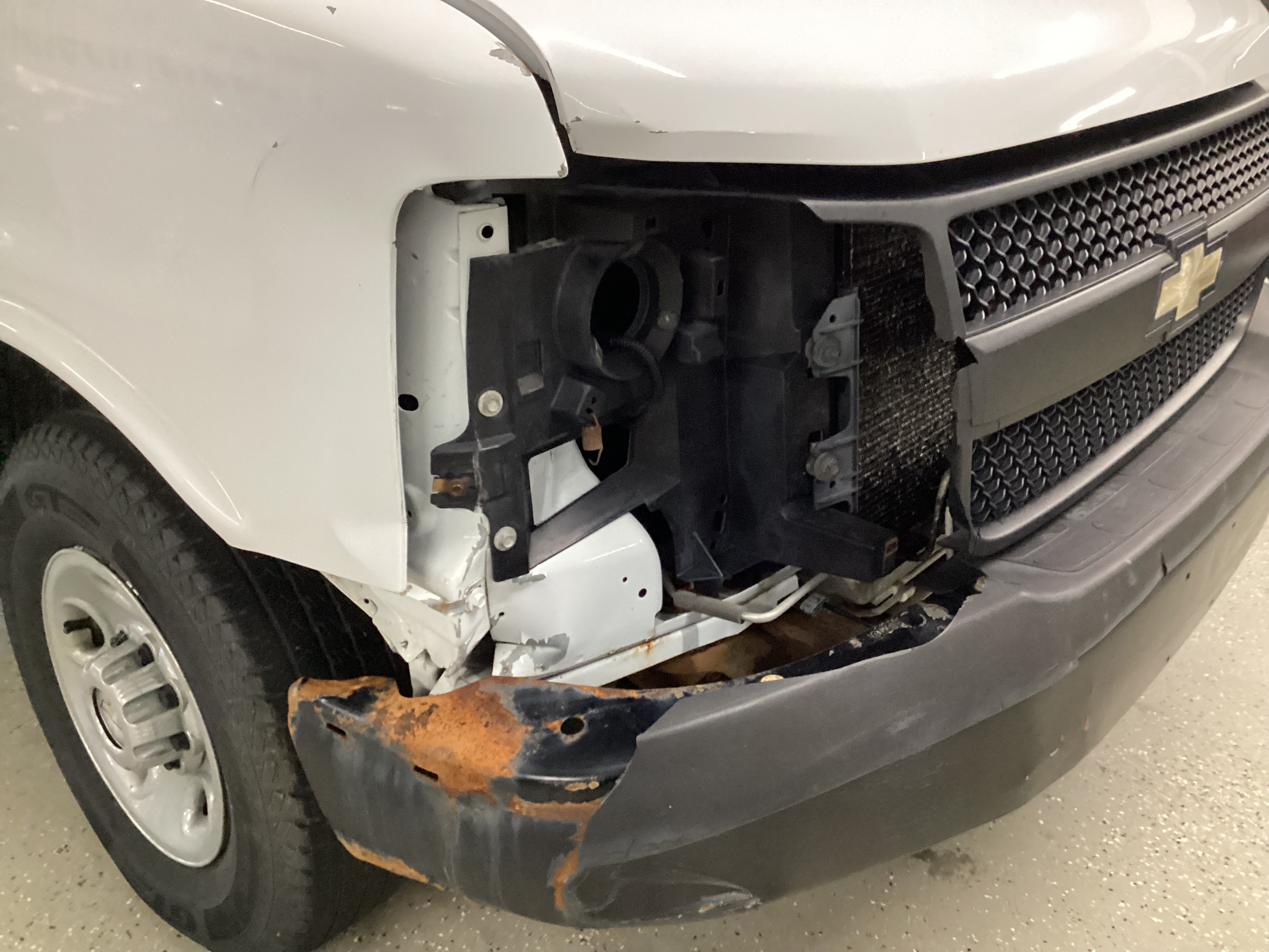 2010 CHEVROLET Express 2500 Cargo Van - Image 5