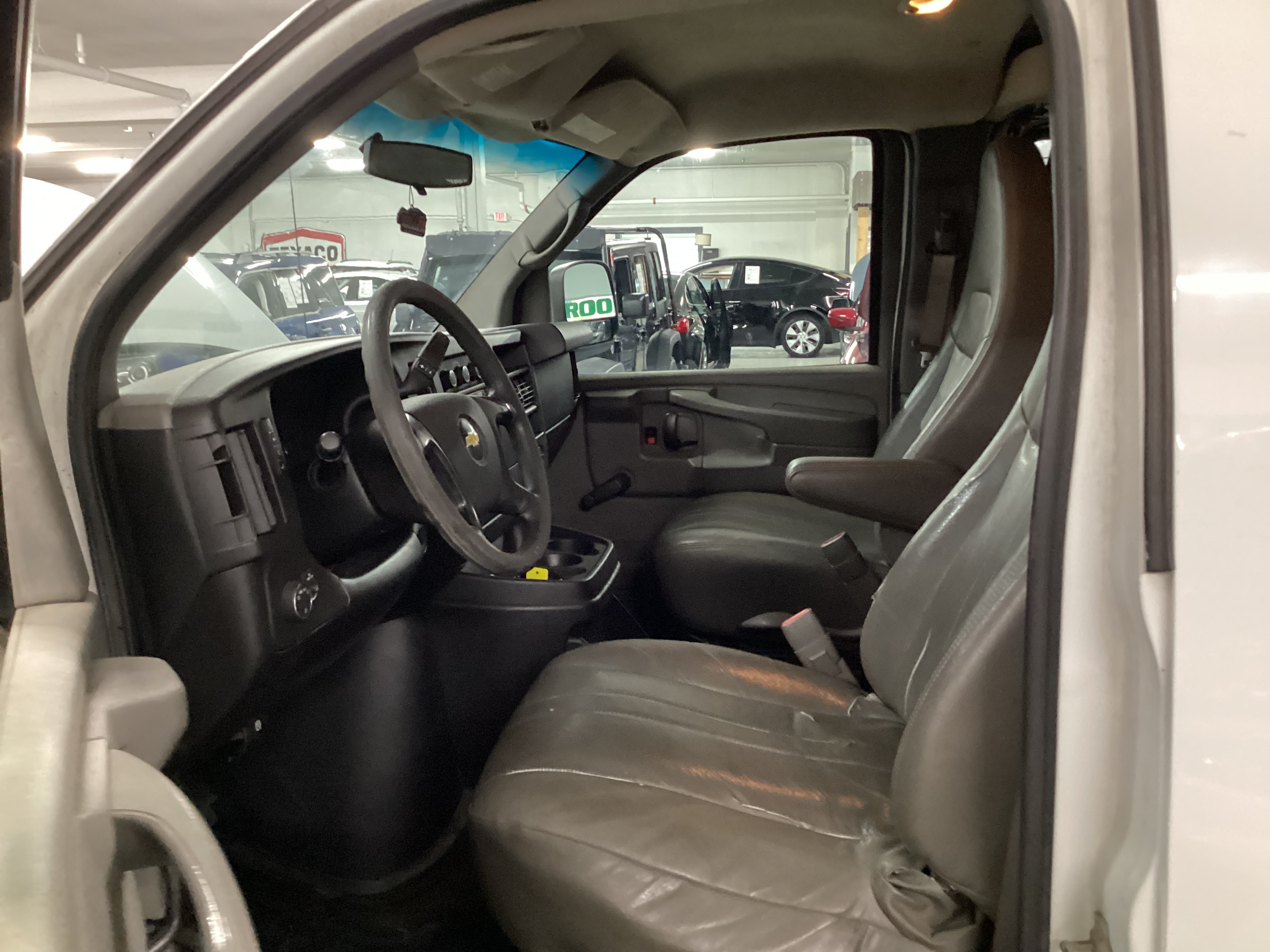 2010 CHEVROLET Express 2500 Cargo Van - Image 10