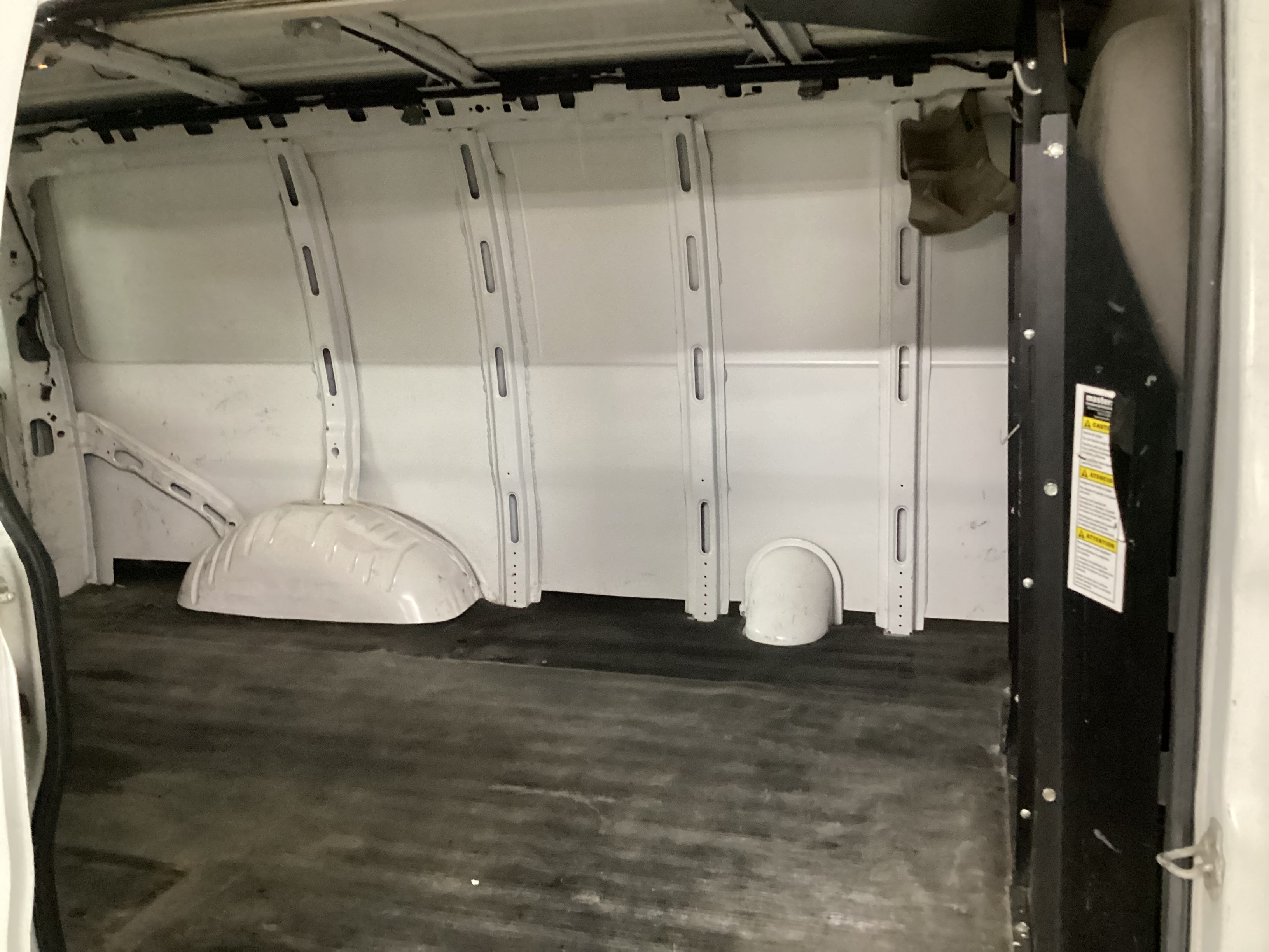 2010 CHEVROLET Express 2500 Cargo Van - Image 12
