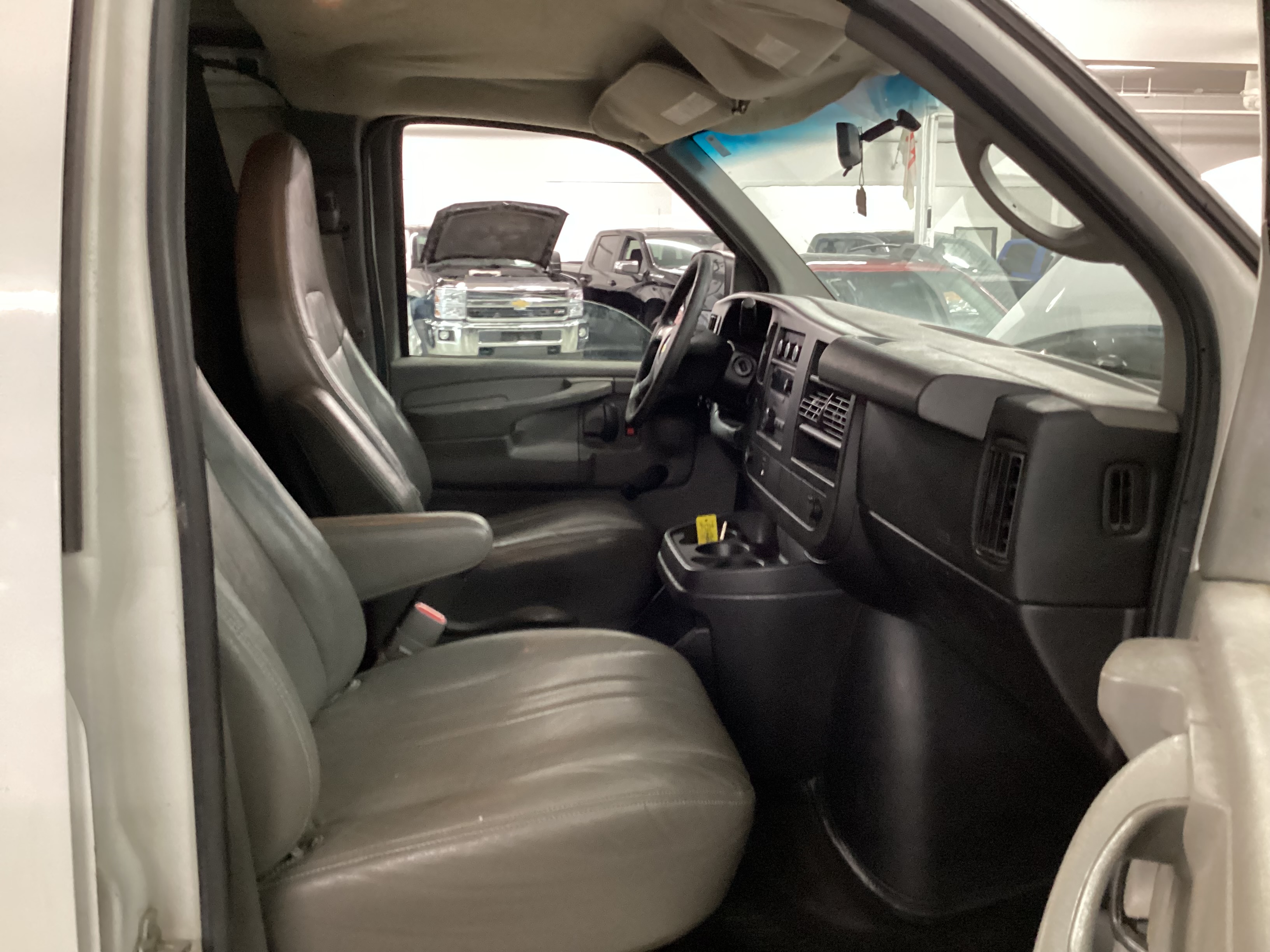 2010 CHEVROLET Express 2500 Cargo Van - Image 13