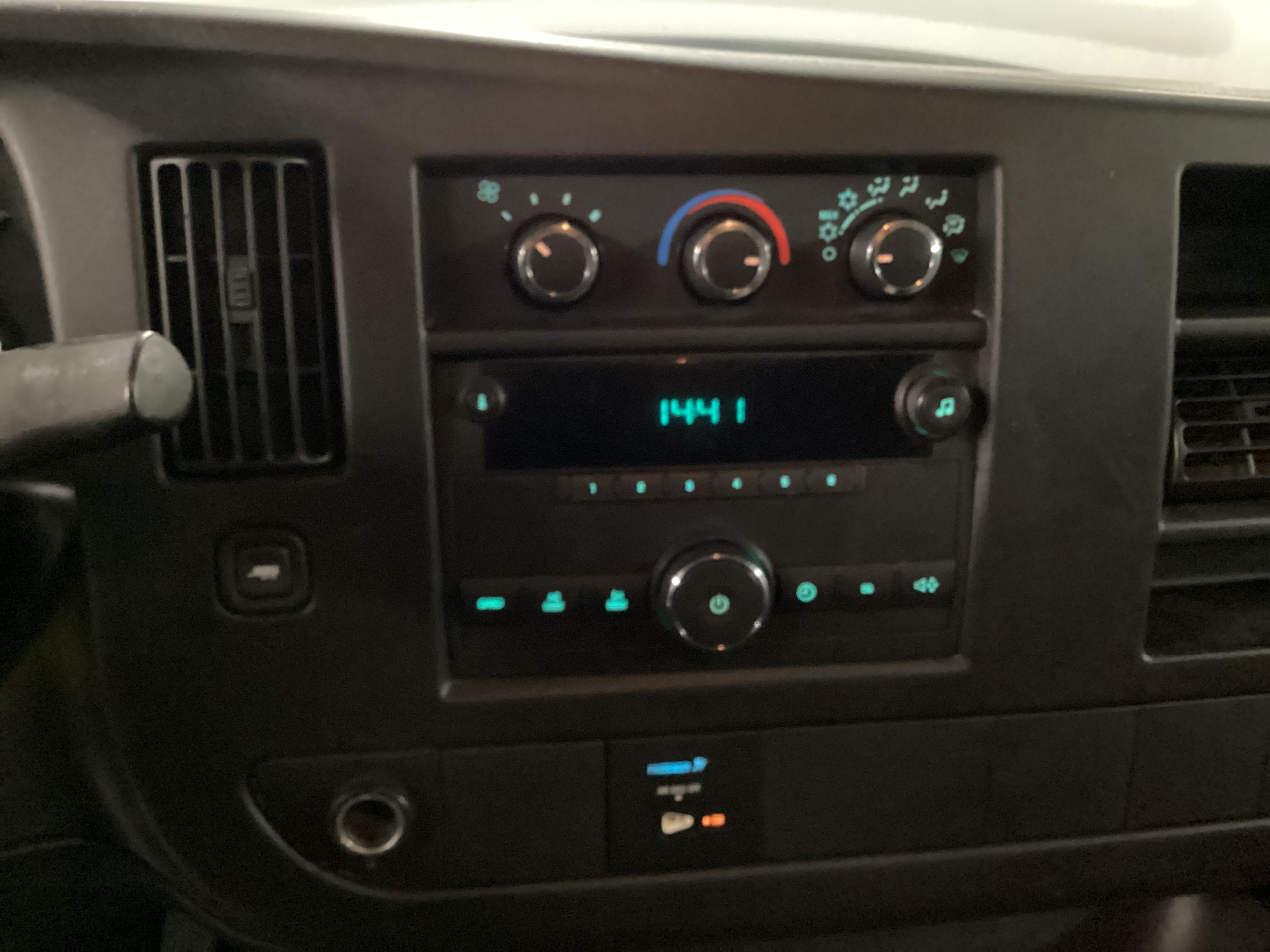2010 CHEVROLET Express 2500 Cargo Van - Image 15