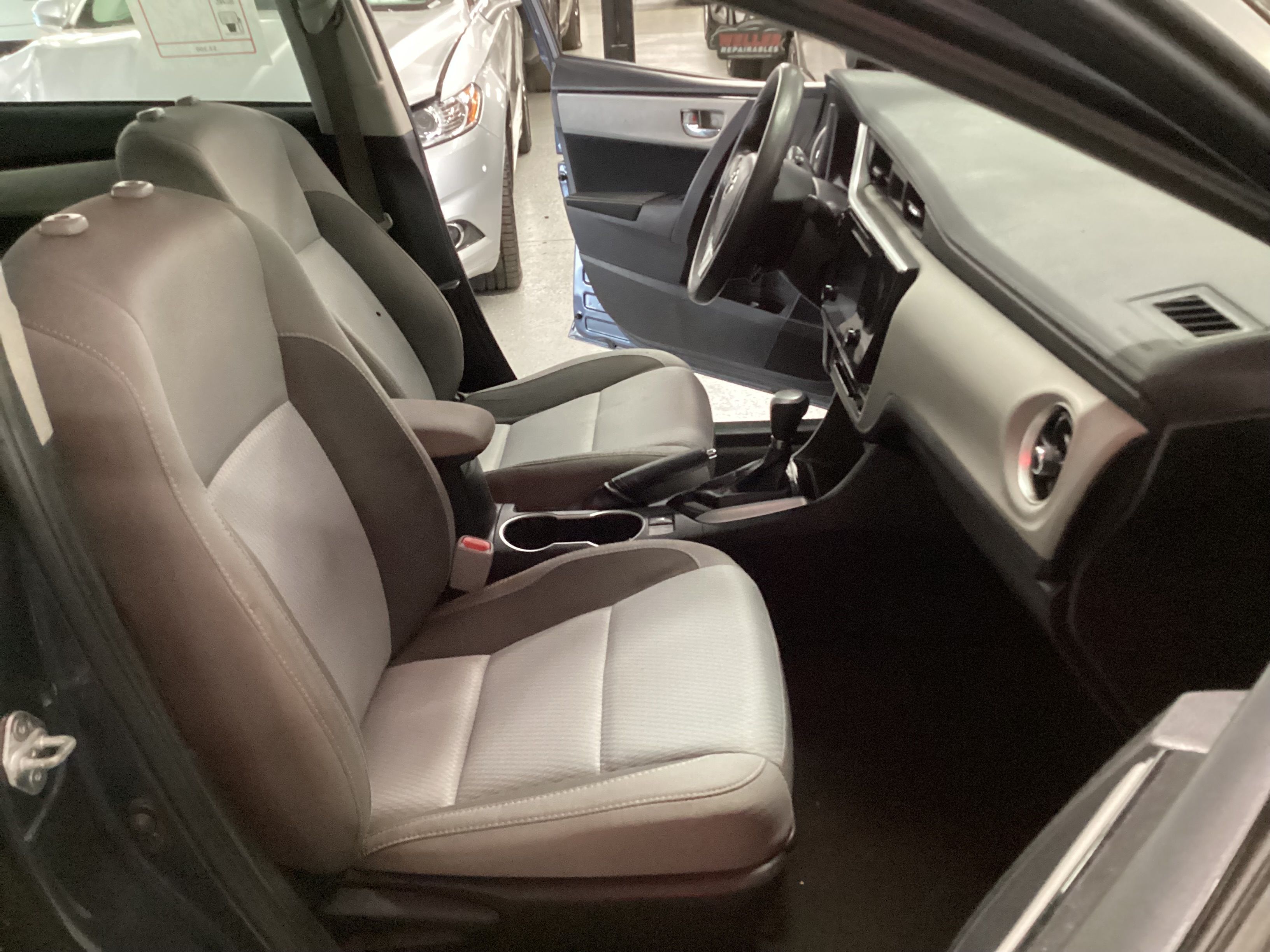 2018 TOYOTA Corolla LE - Image 12