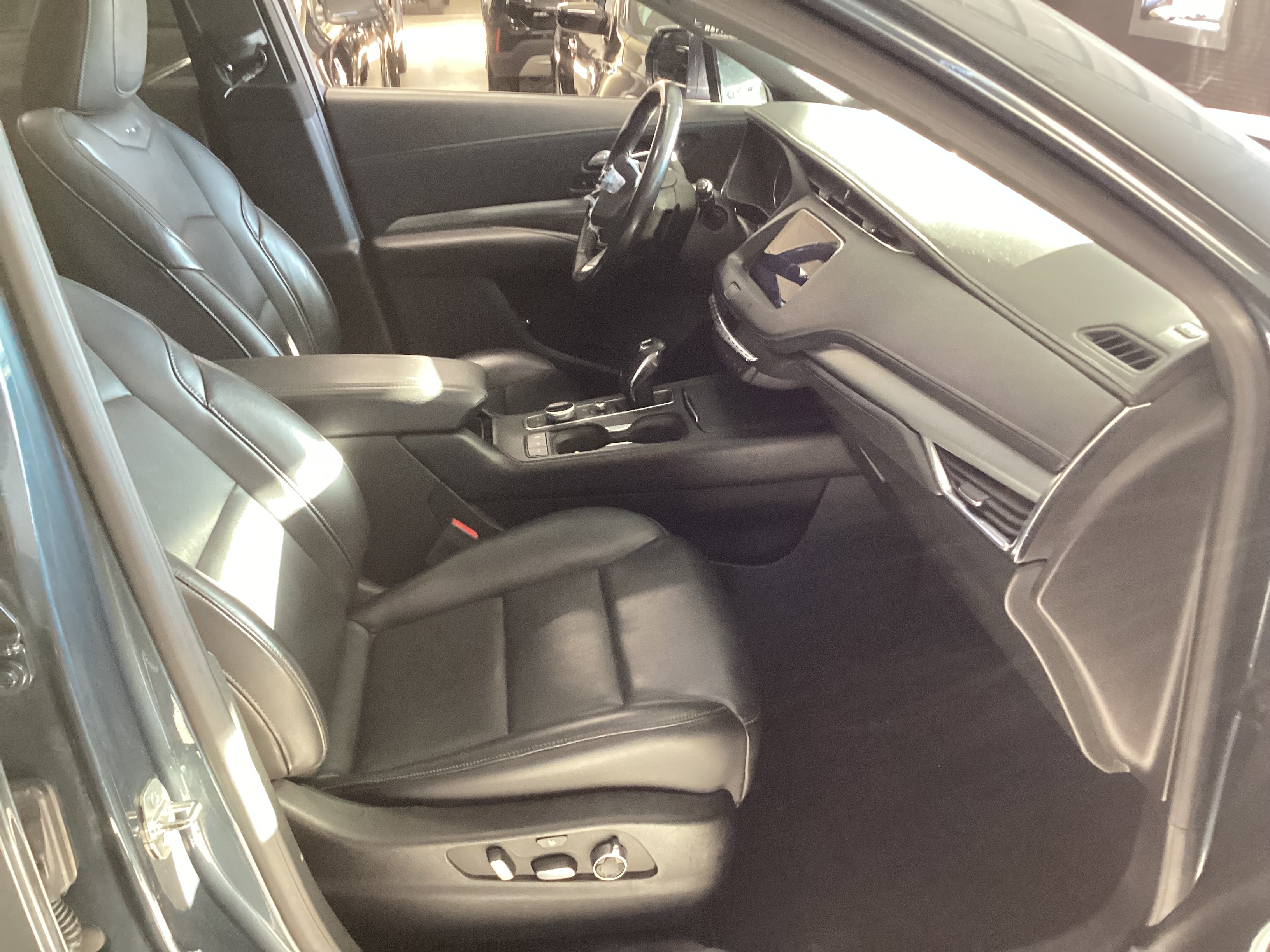 2019 CADILLAC XT4 Premium Luxury AWD - Image 10