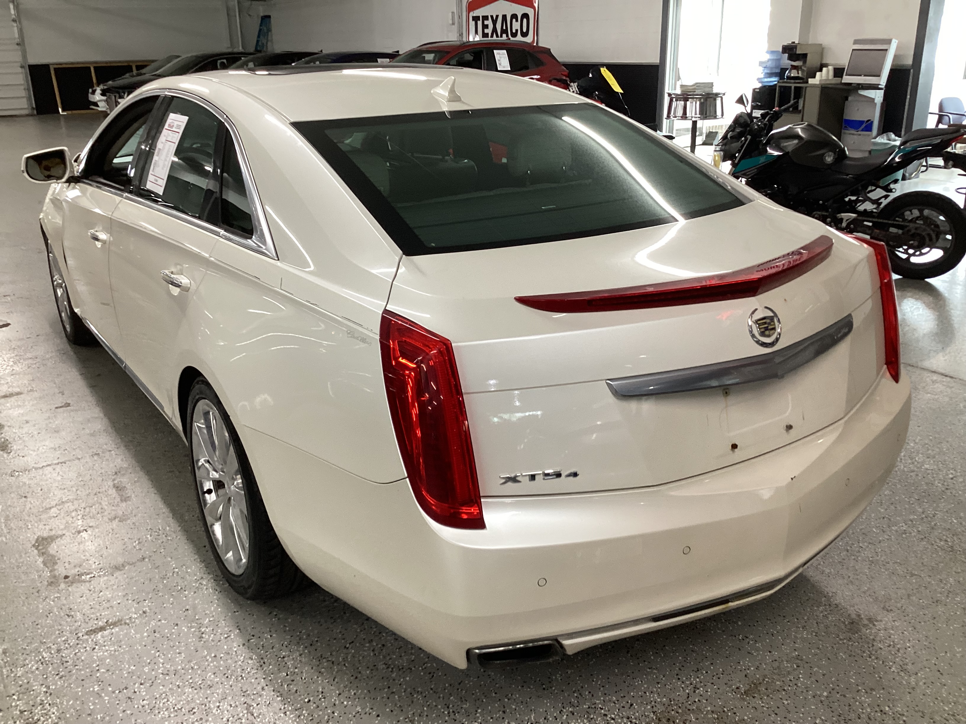 2013 CADILLAC XTS Premium AWD - Image 2