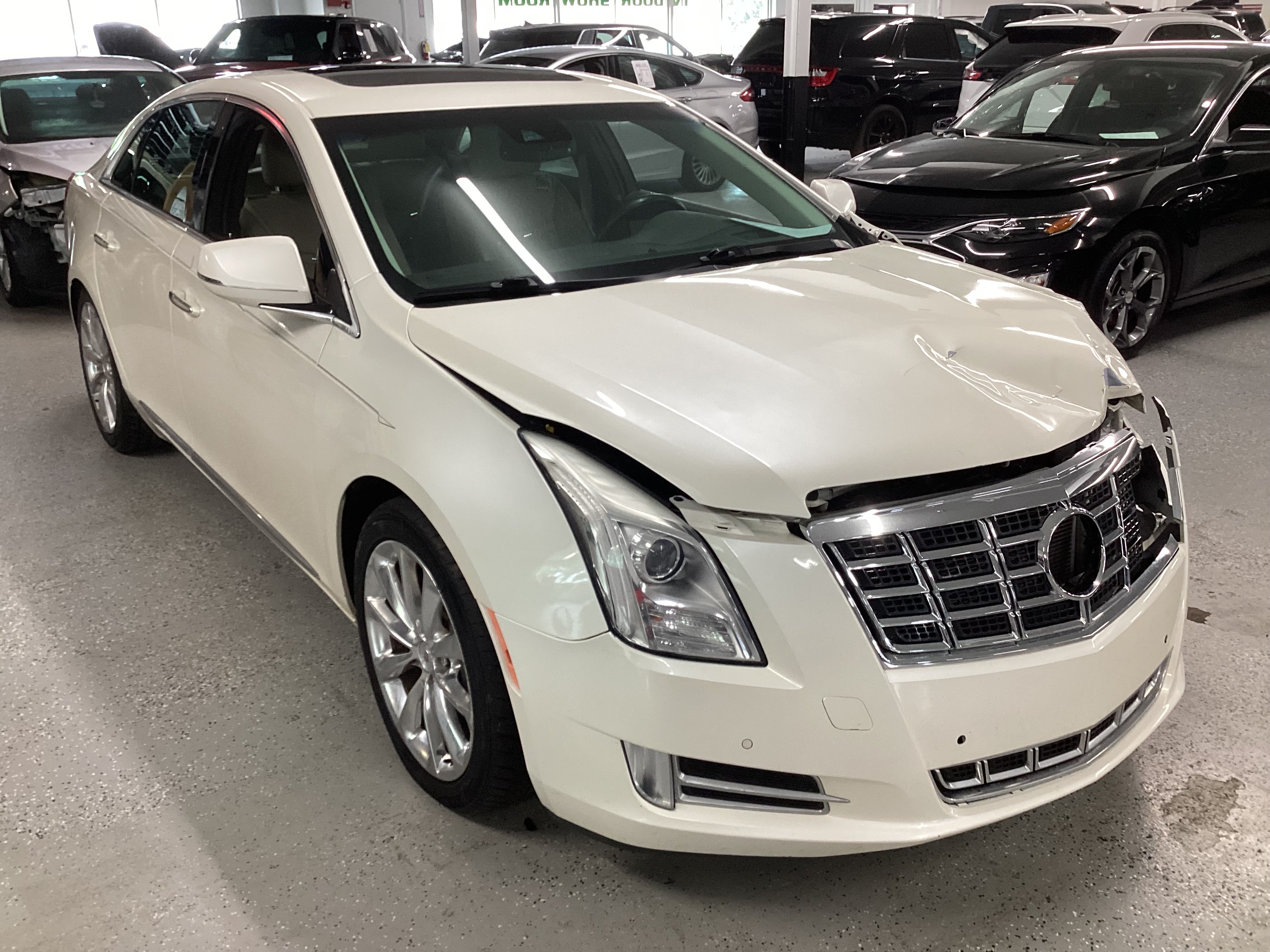 2013 CADILLAC XTS Premium AWD - Image 4