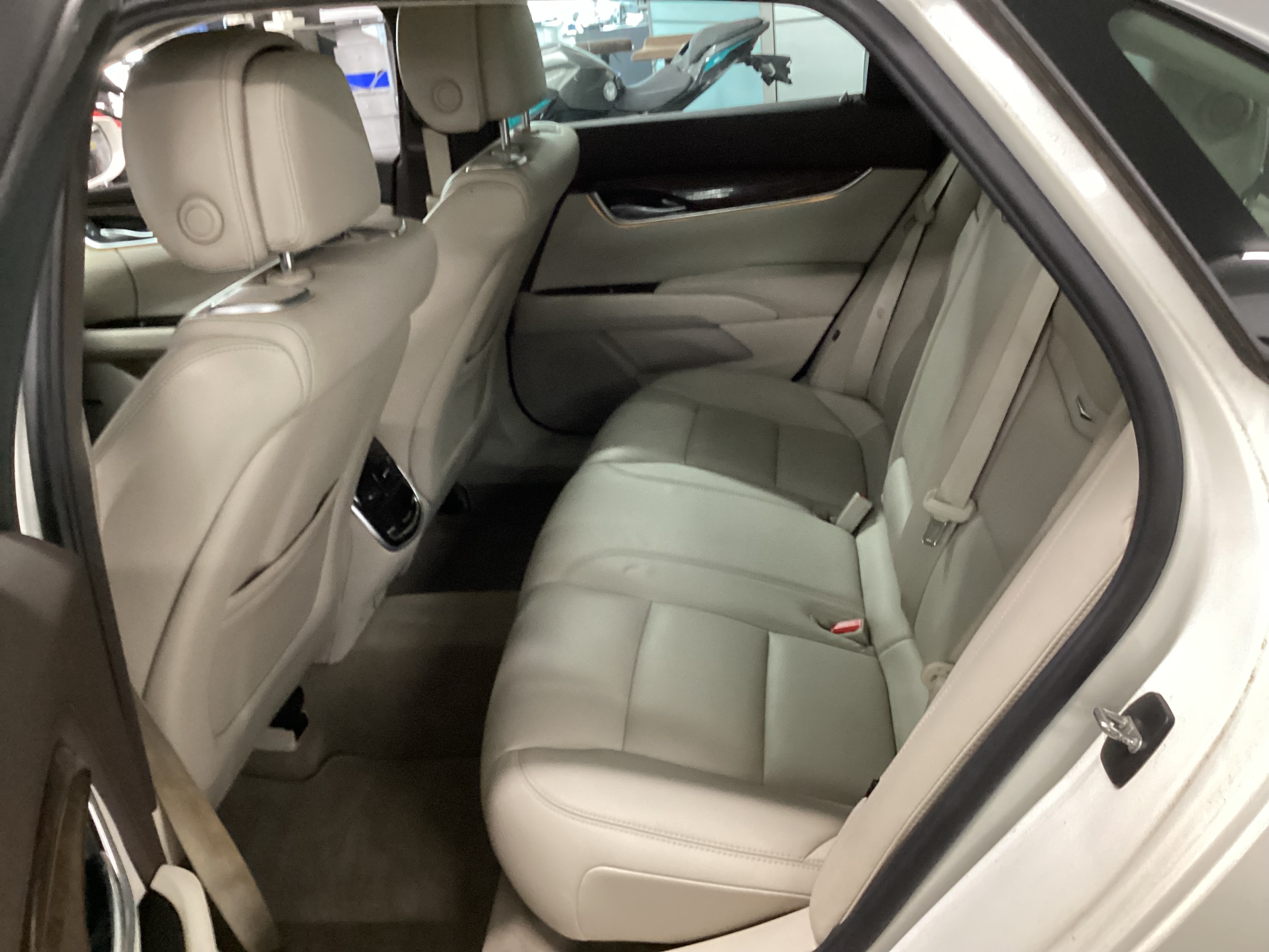 2013 CADILLAC XTS Premium AWD - Image 9