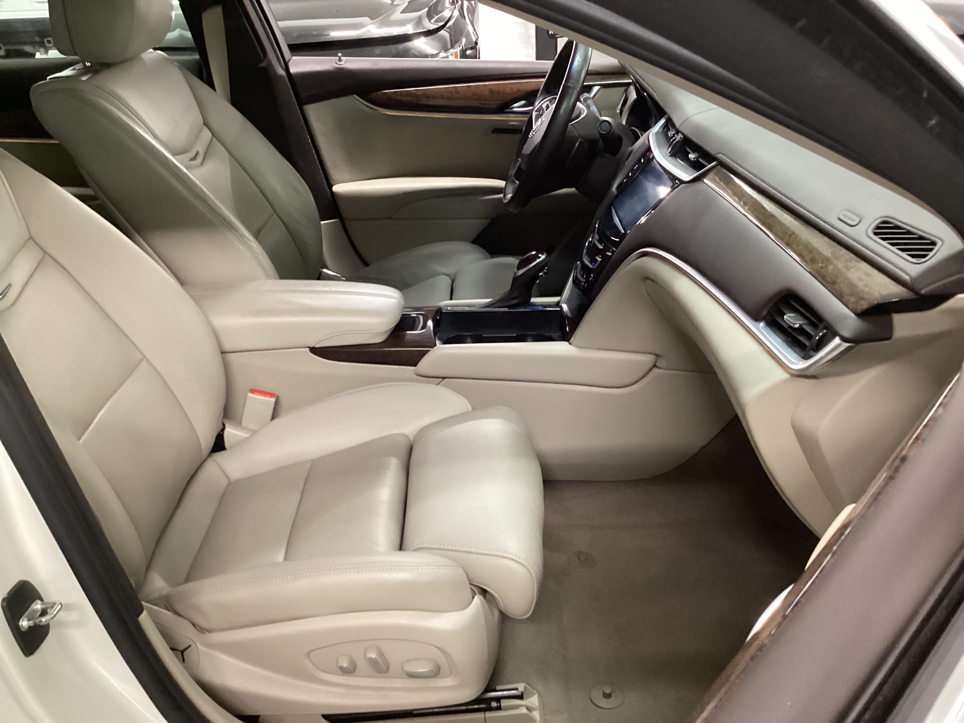 2013 CADILLAC XTS Premium AWD - Image 12