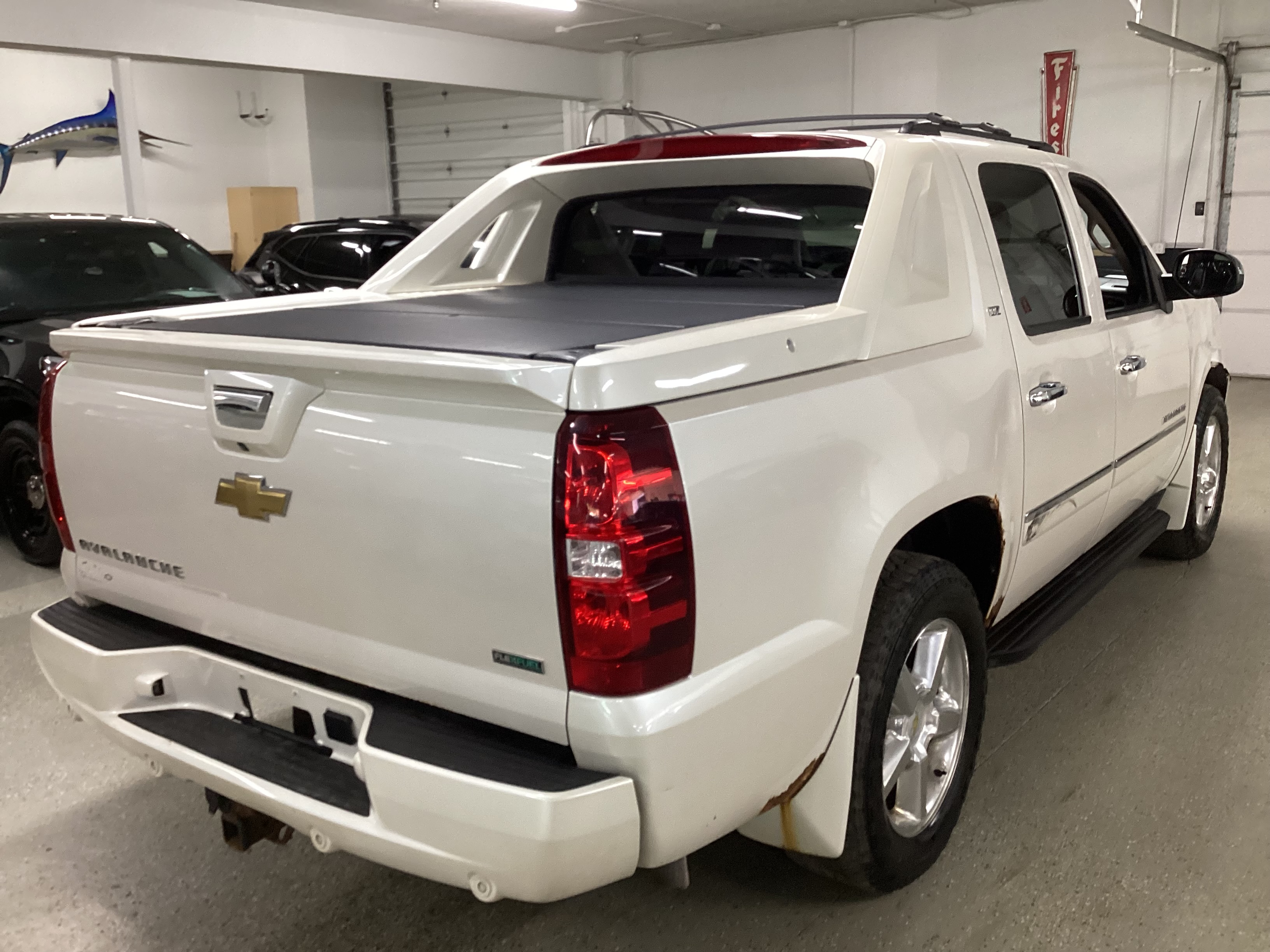 2011 CHEVROLET Avalanche LTZ 4WD - Image 3