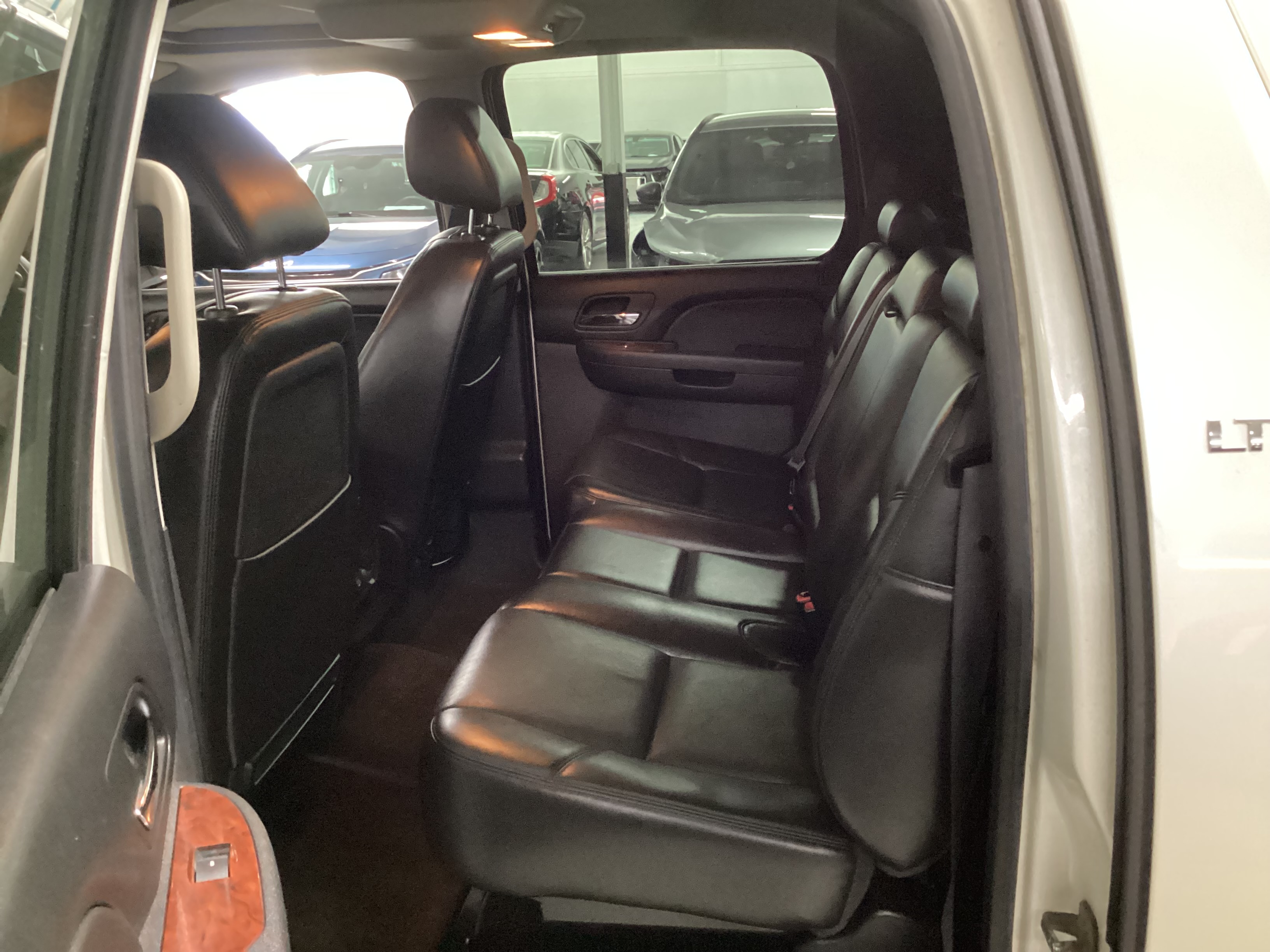 2011 CHEVROLET Avalanche LTZ 4WD - Image 6