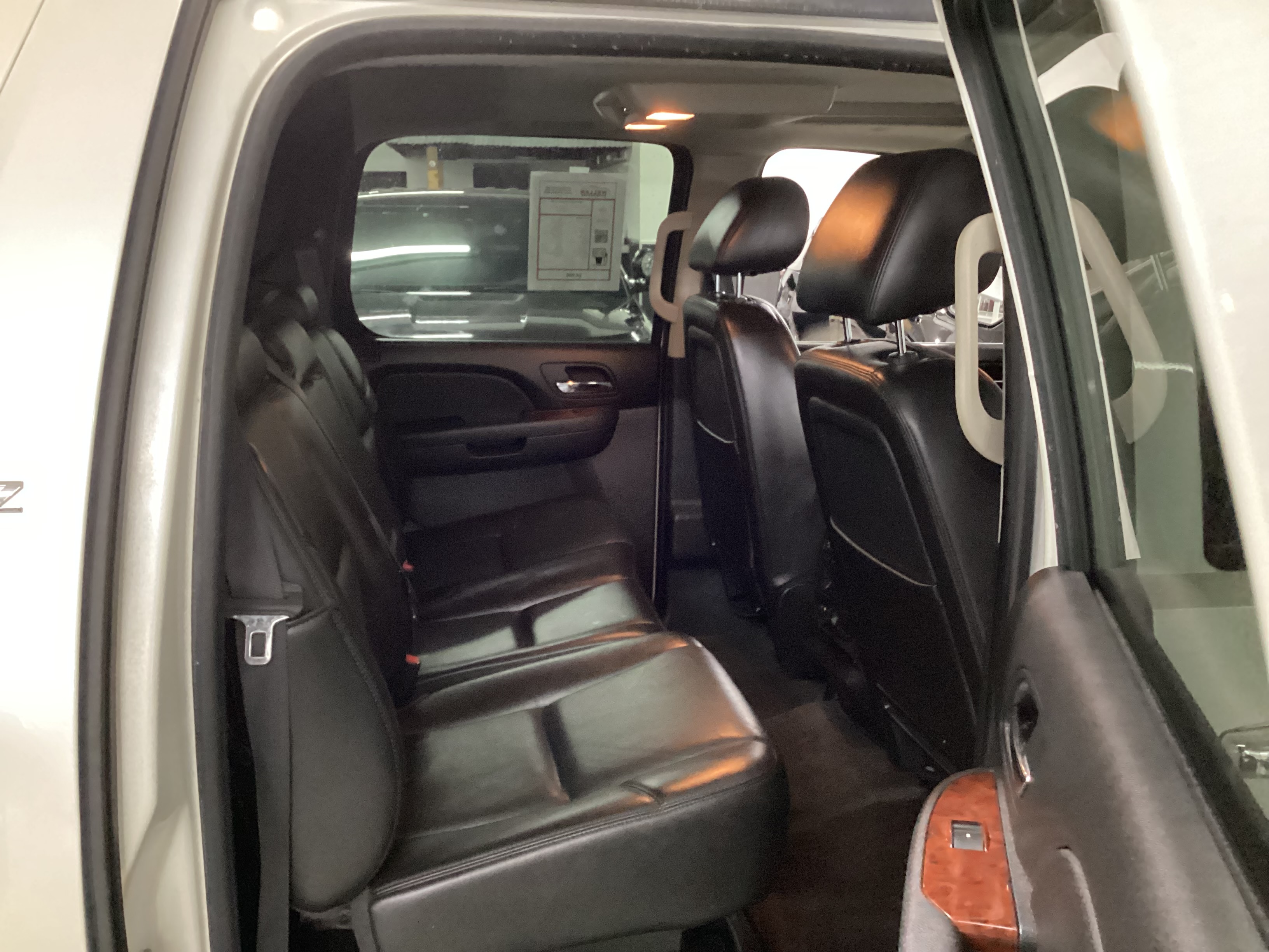 2011 CHEVROLET Avalanche LTZ 4WD - Image 9
