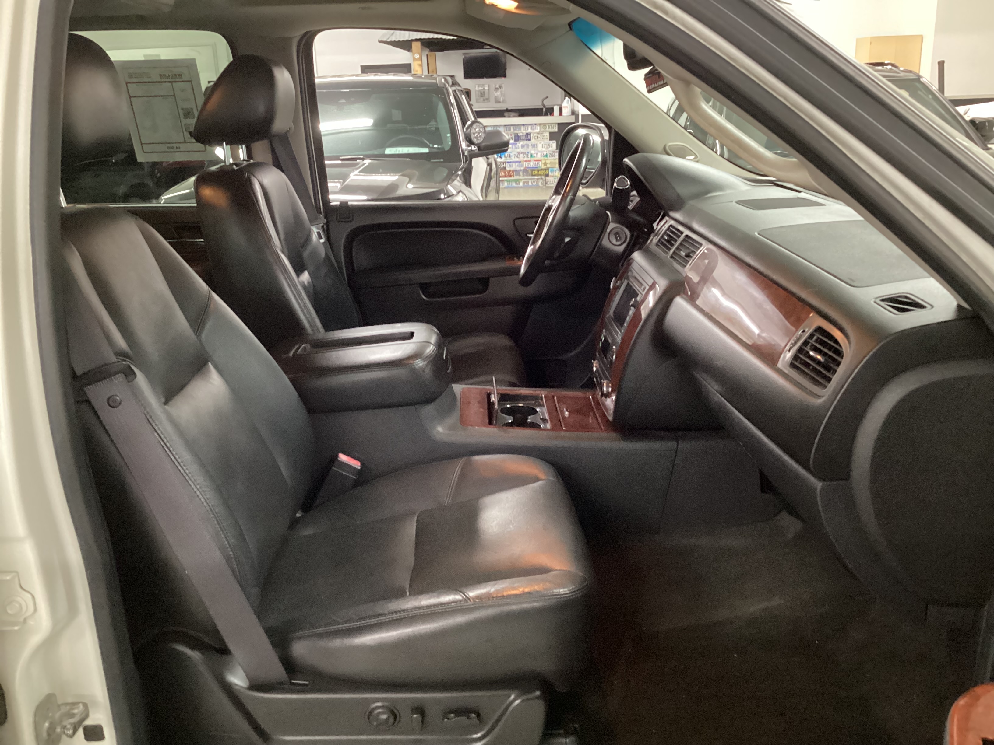 2011 CHEVROLET Avalanche LTZ 4WD - Image 10