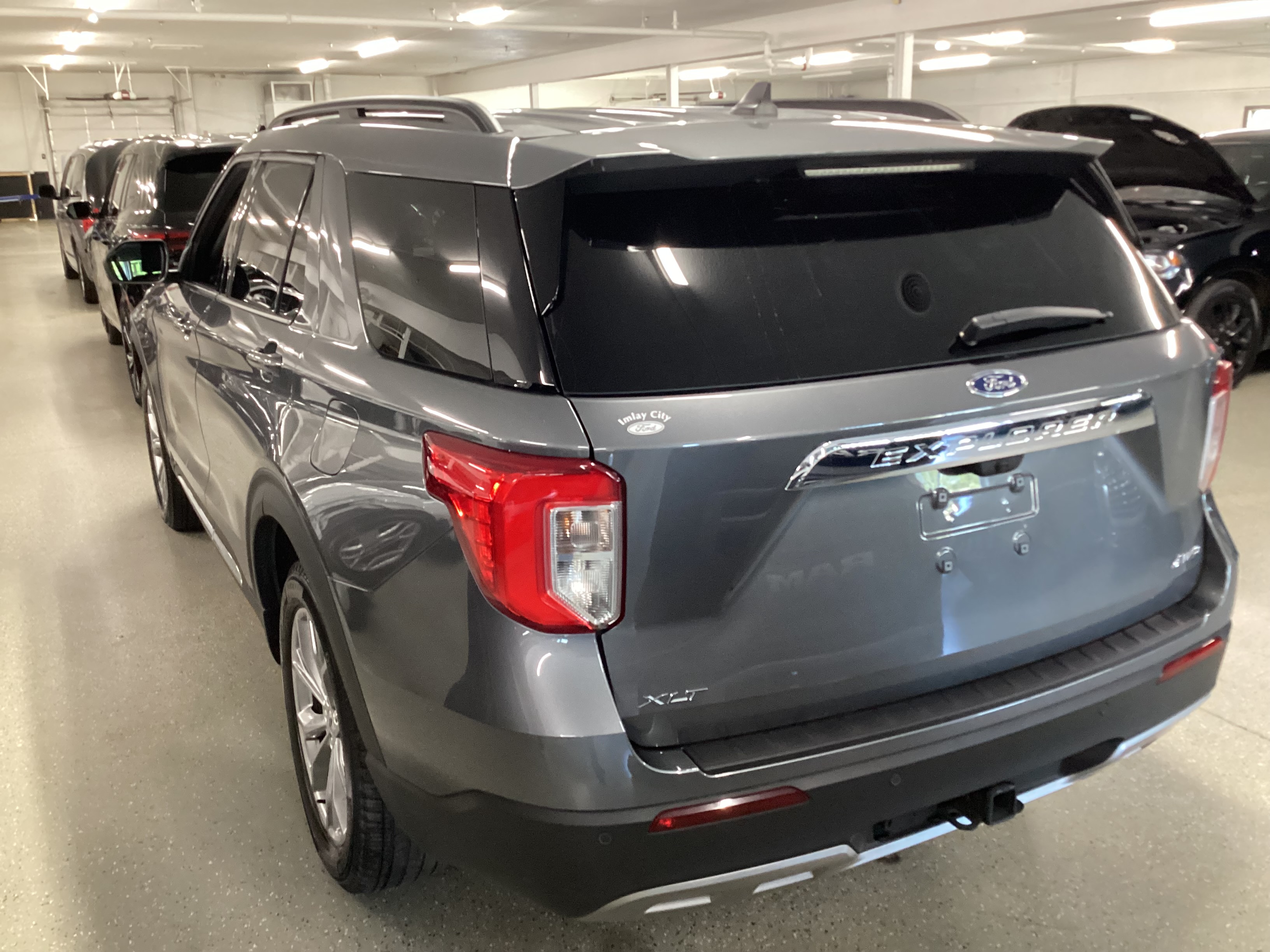 2024 FORD Explorer XLT 4WD - Image 2