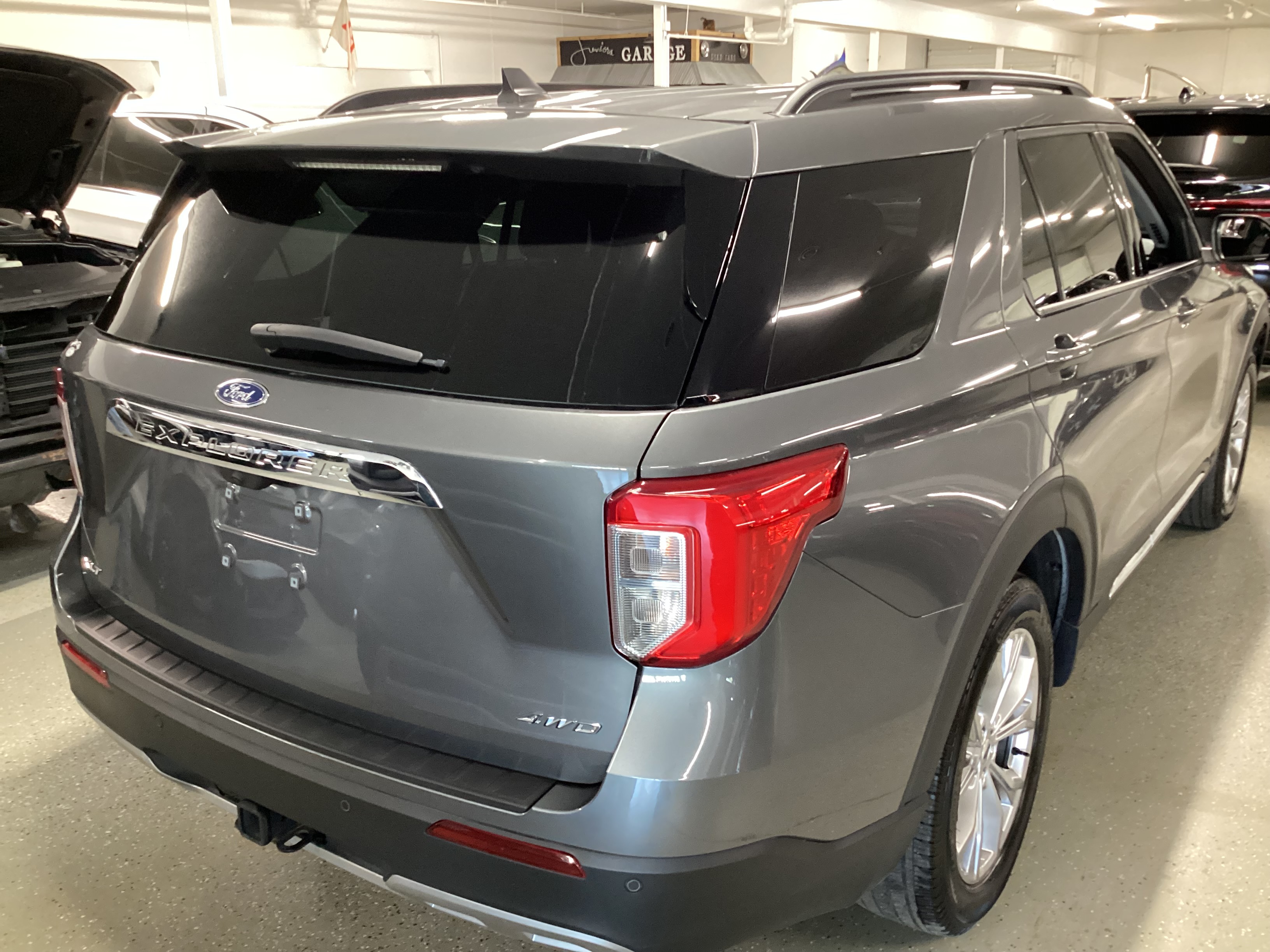2024 FORD Explorer XLT 4WD - Image 3