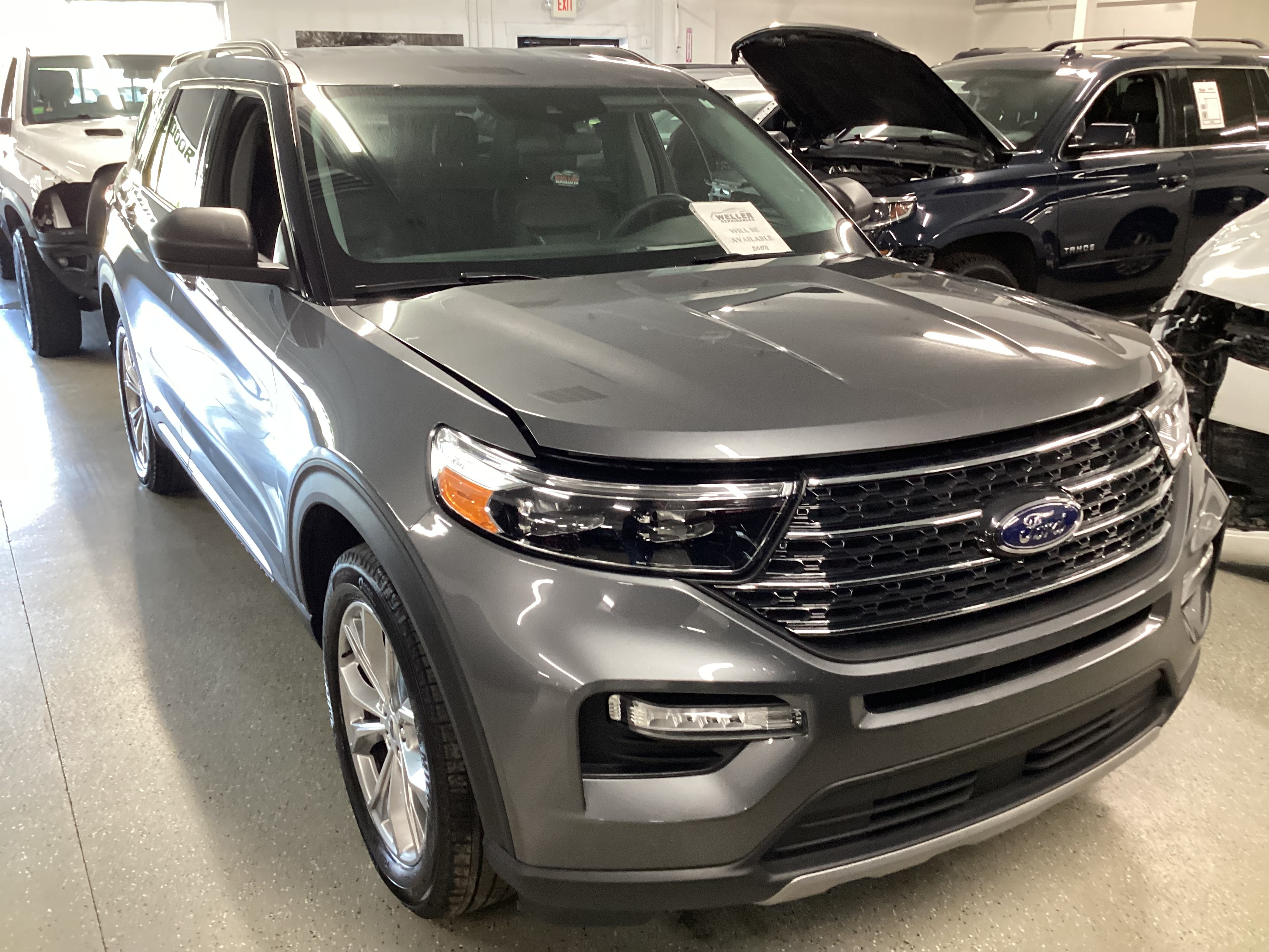 2024 FORD Explorer XLT 4WD - Image 4