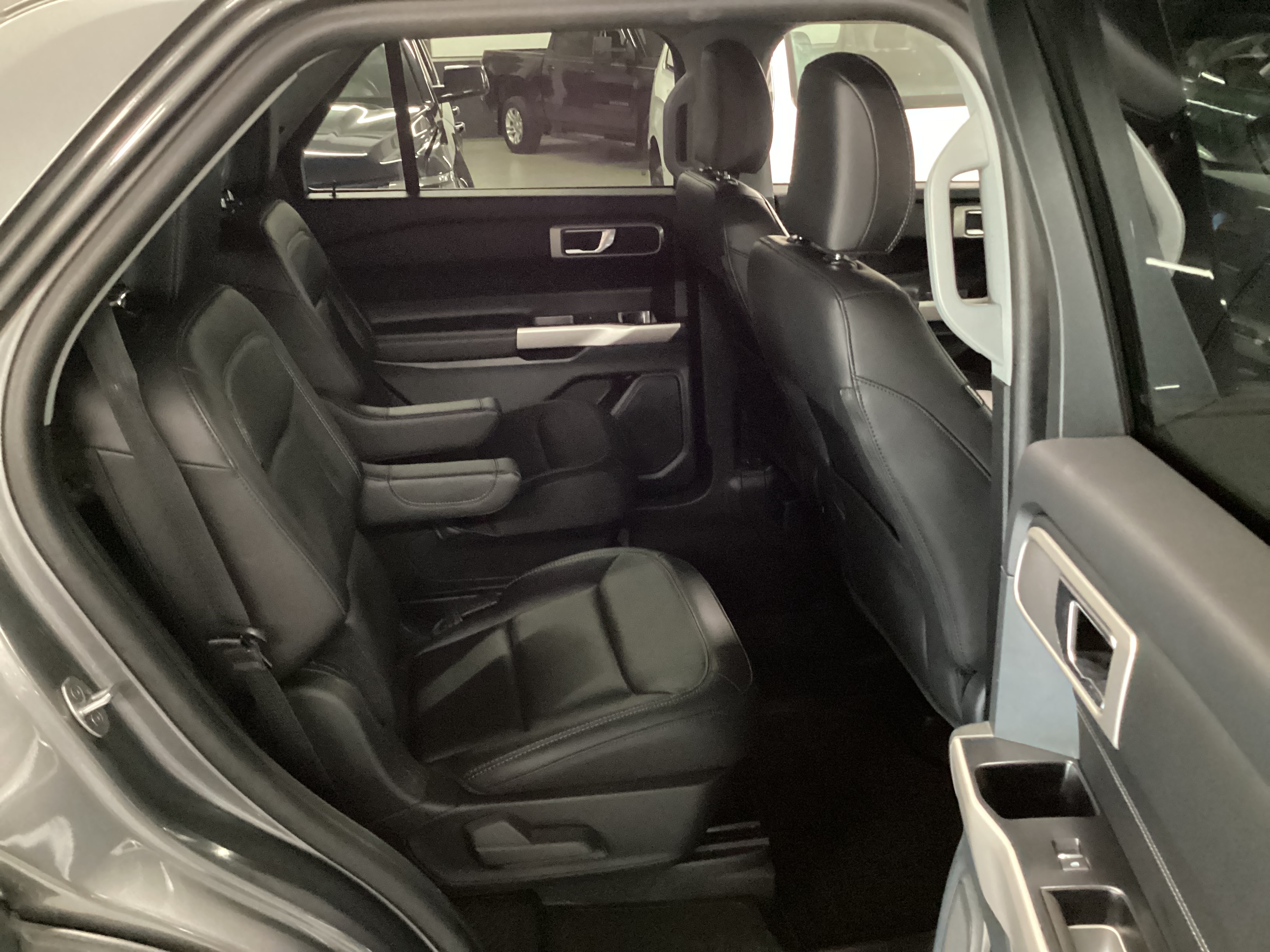 2024 FORD Explorer XLT 4WD - Image 9