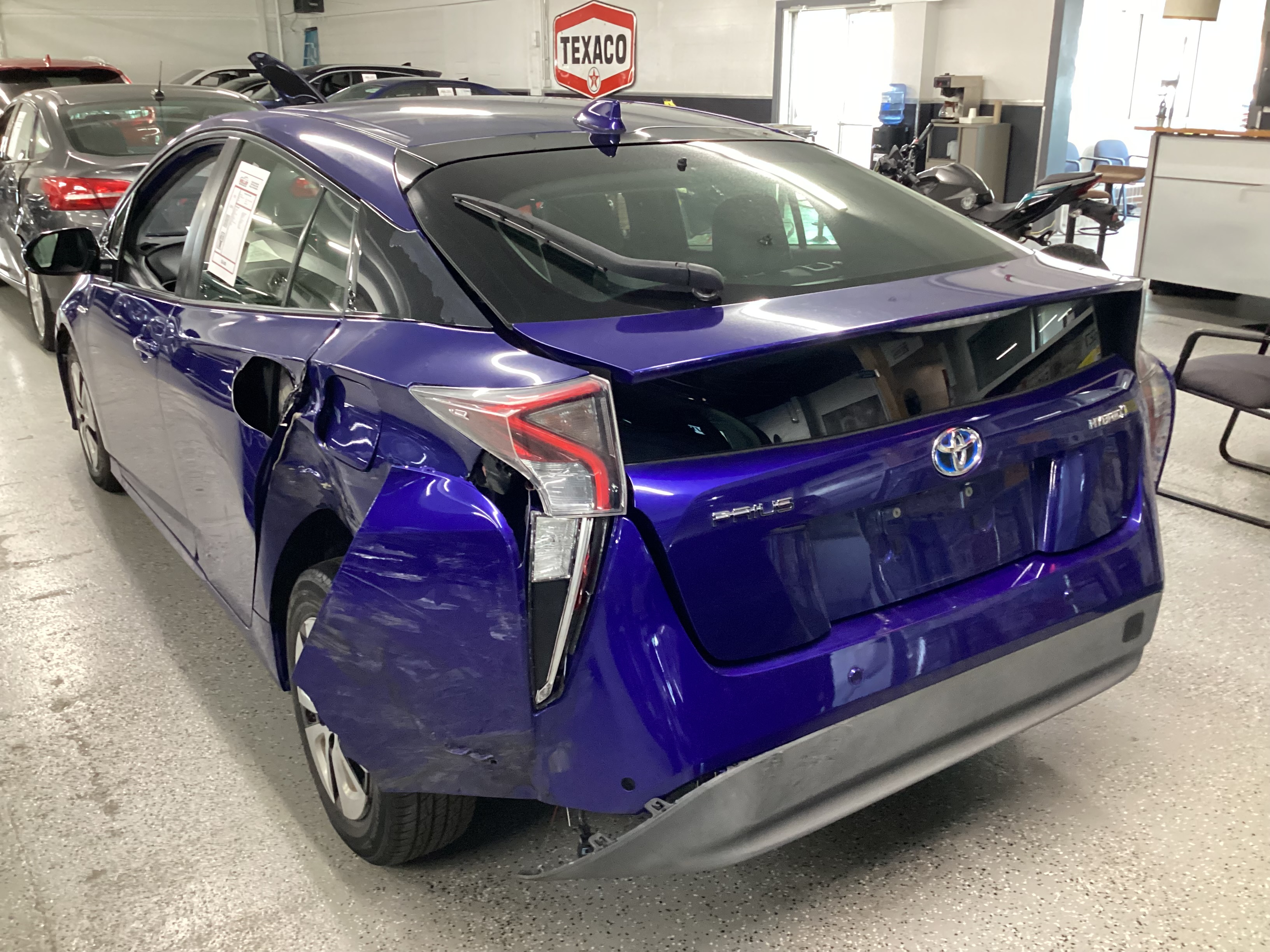 2016 TOYOTA Prius Four - Image 2