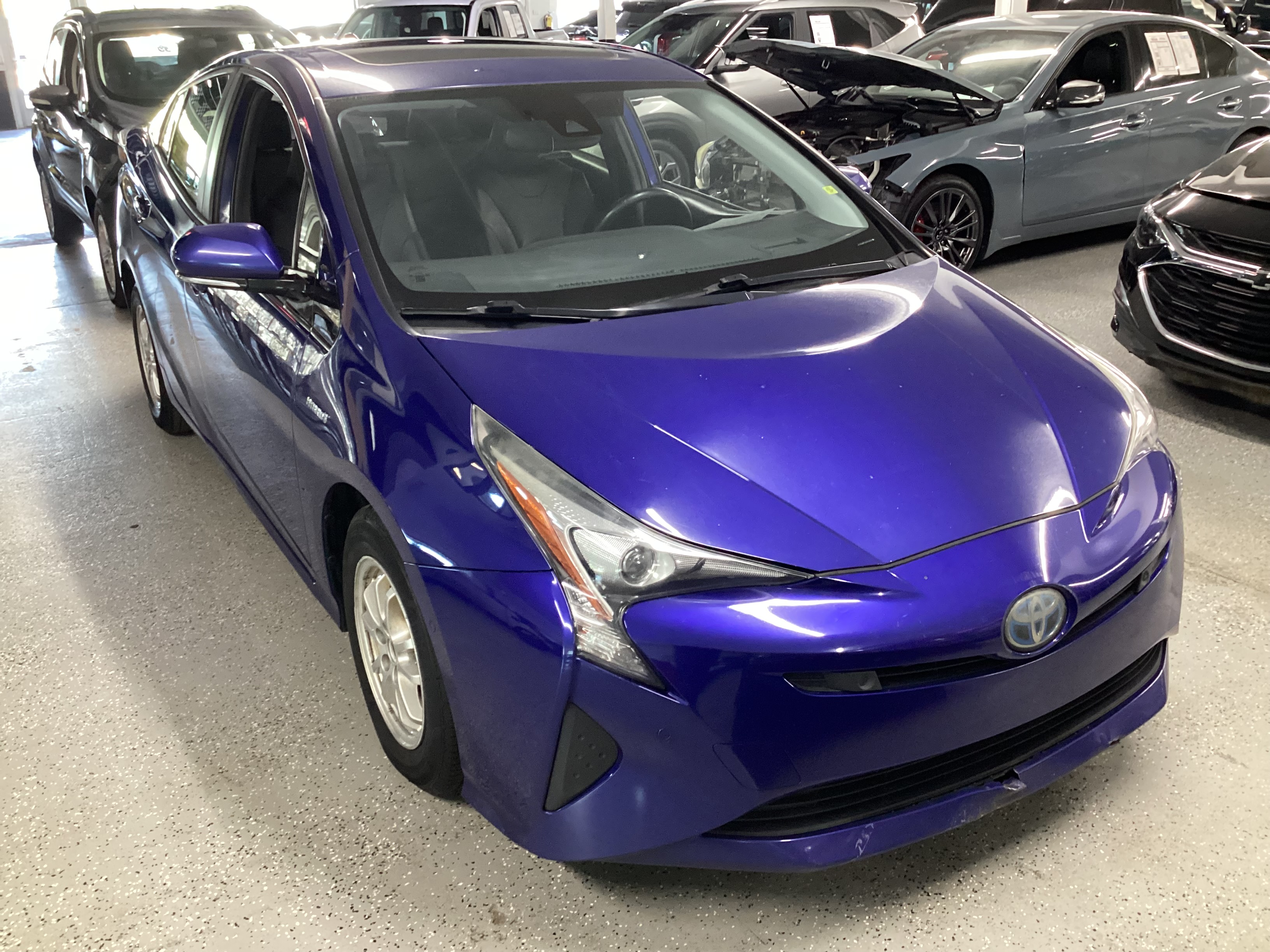 2016 TOYOTA Prius Four - Image 4