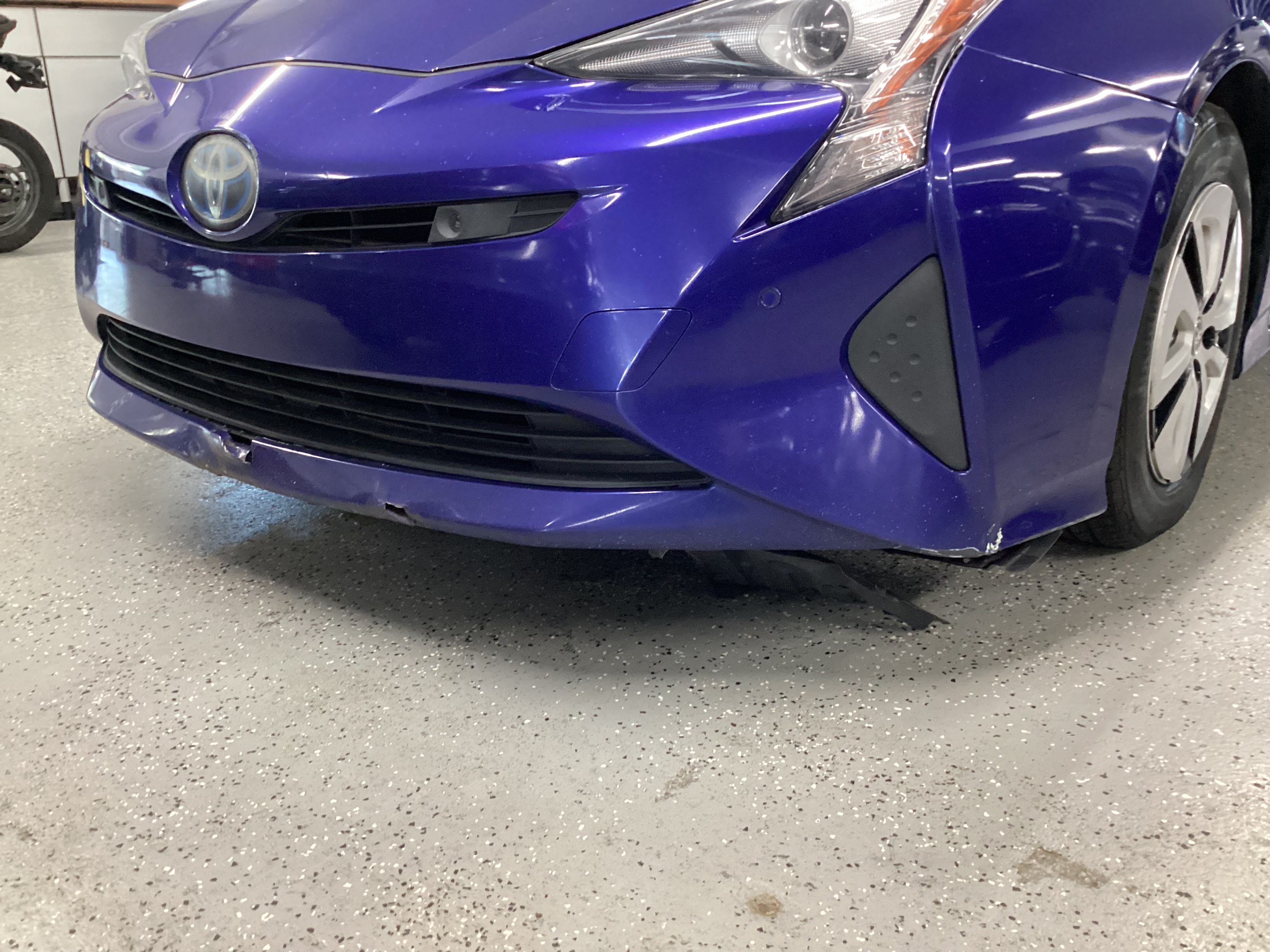 2016 TOYOTA Prius Four - Image 5