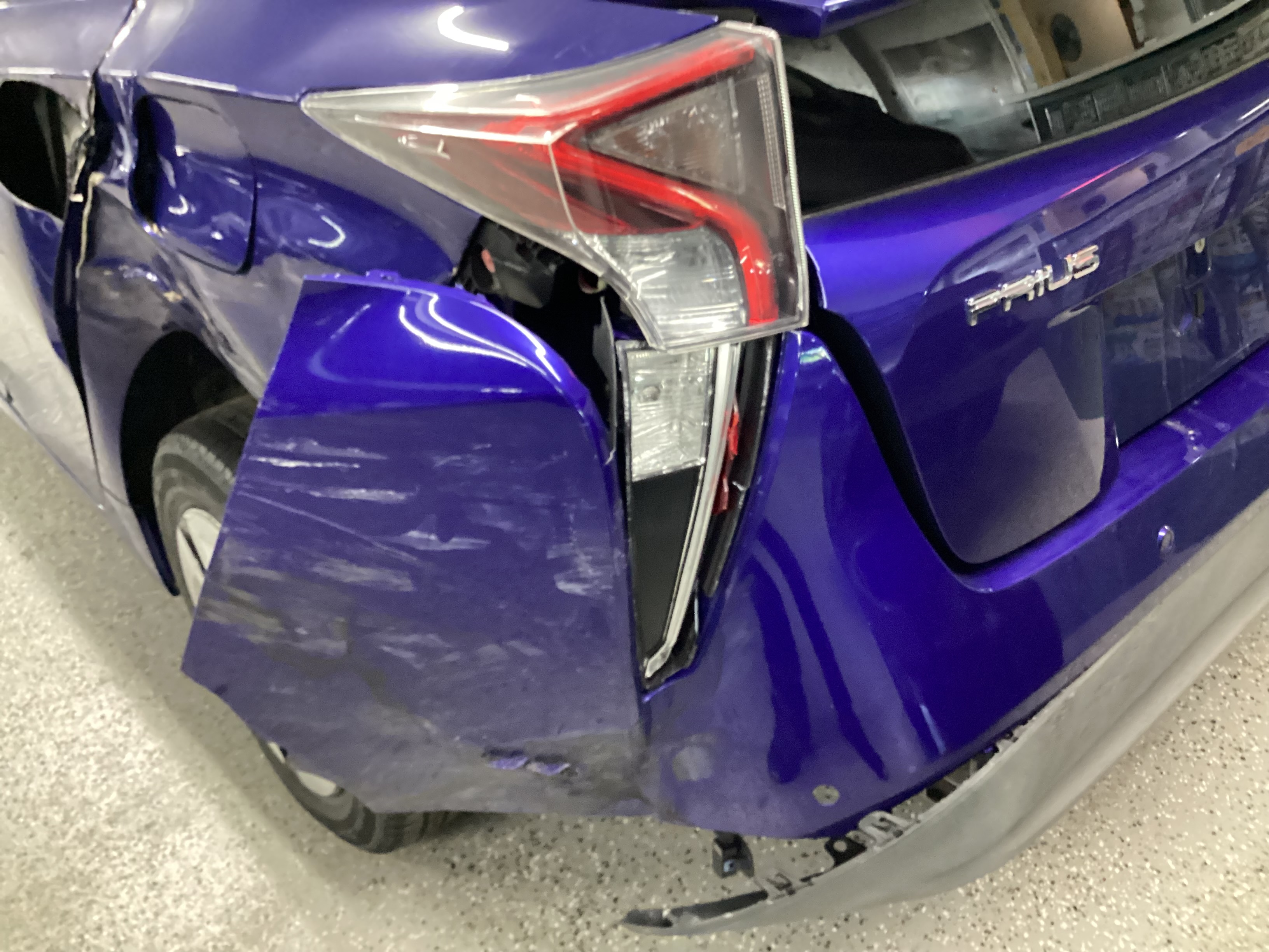 2016 TOYOTA Prius Four - Image 9