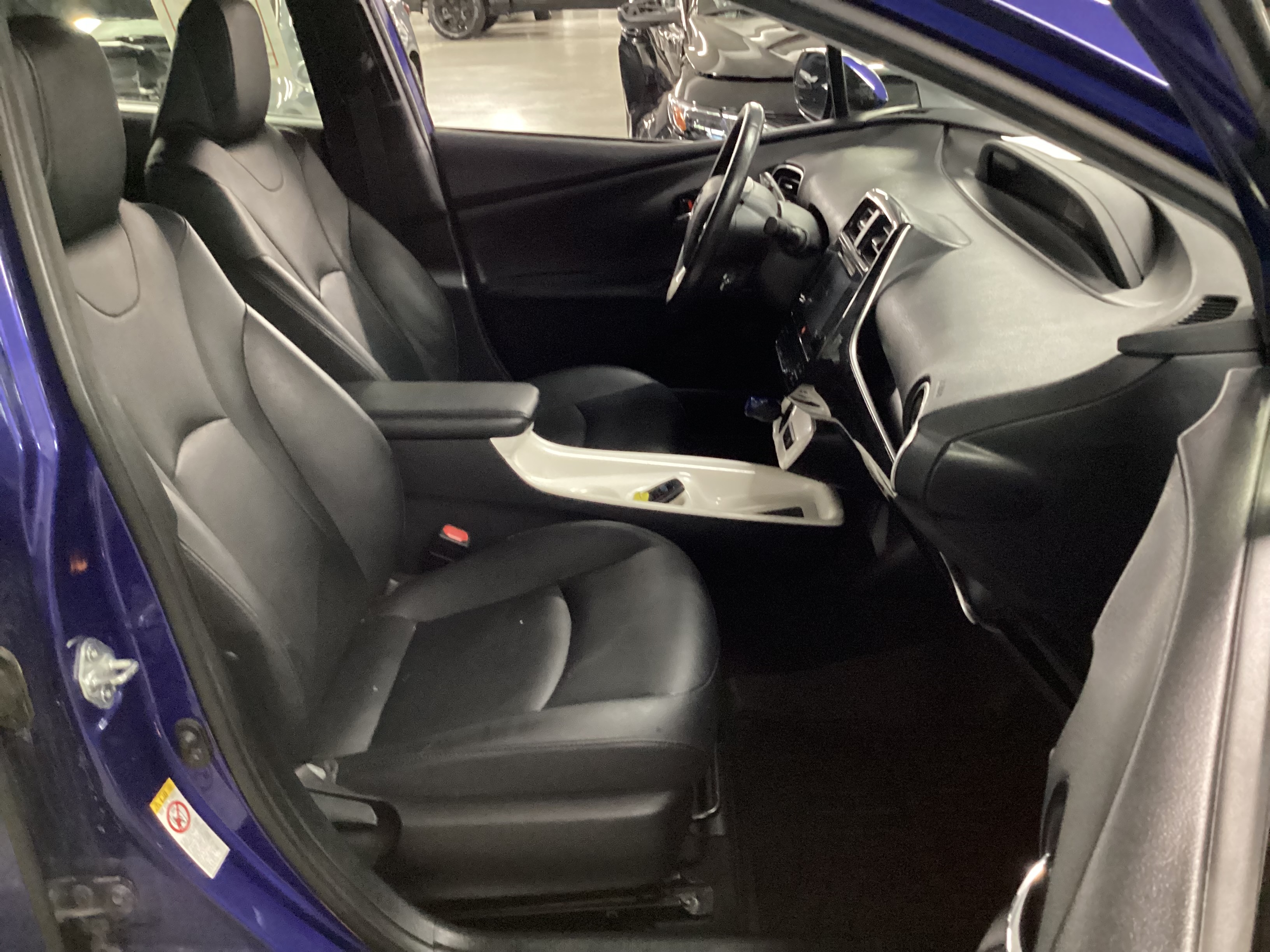 2016 TOYOTA Prius Four - Image 12