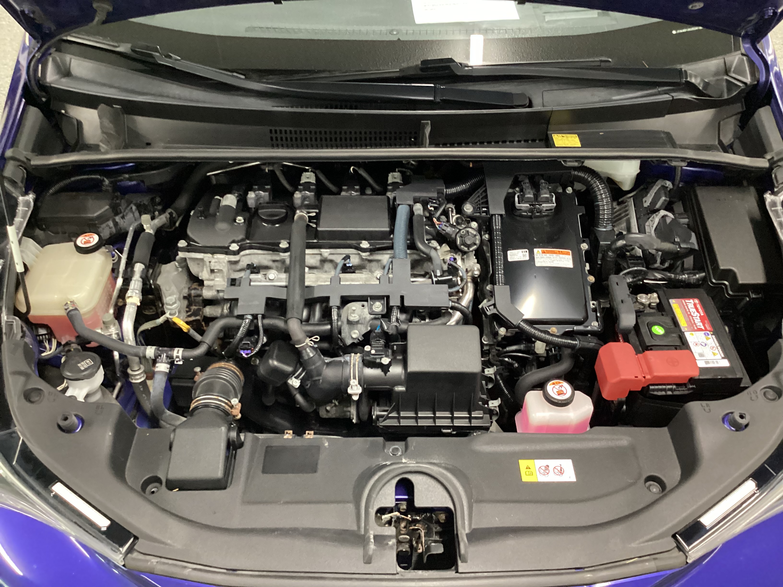 2016 TOYOTA Prius Four - Image 13