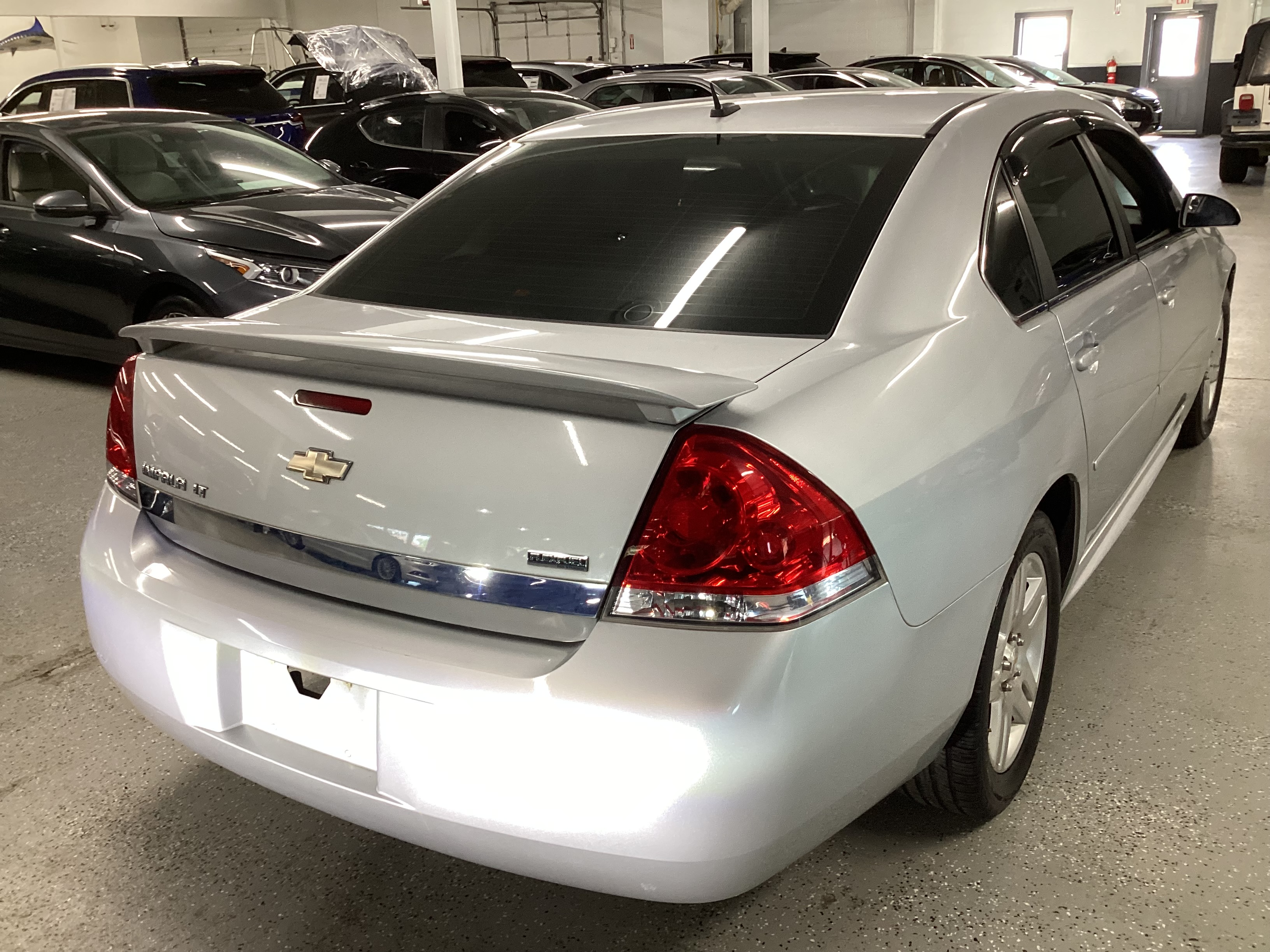 2011 CHEVROLET Impala LT - Image 3