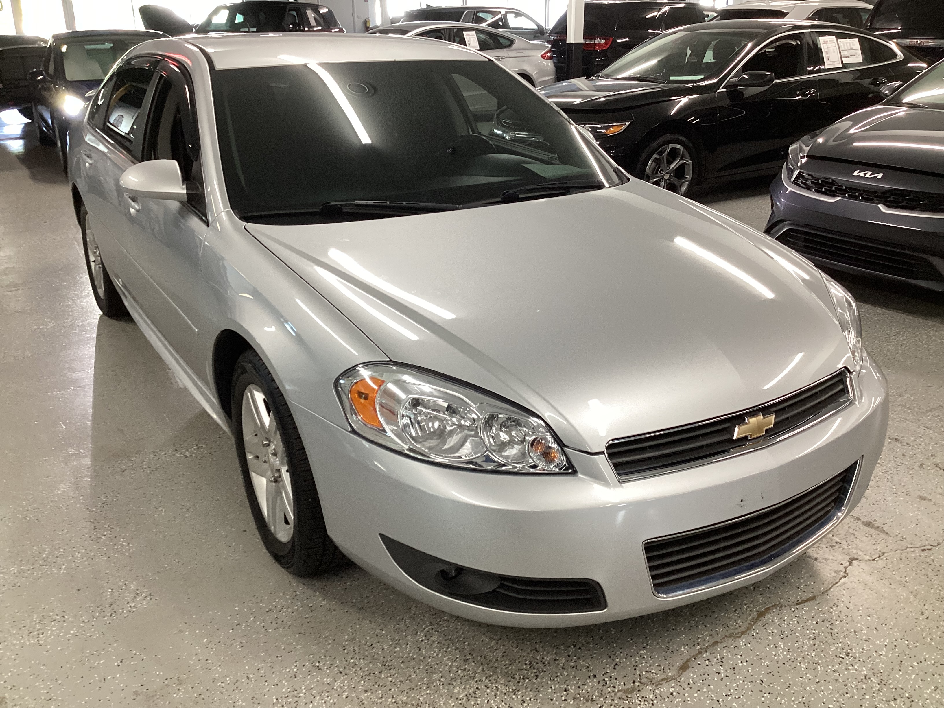 2011 CHEVROLET Impala LT - Image 4