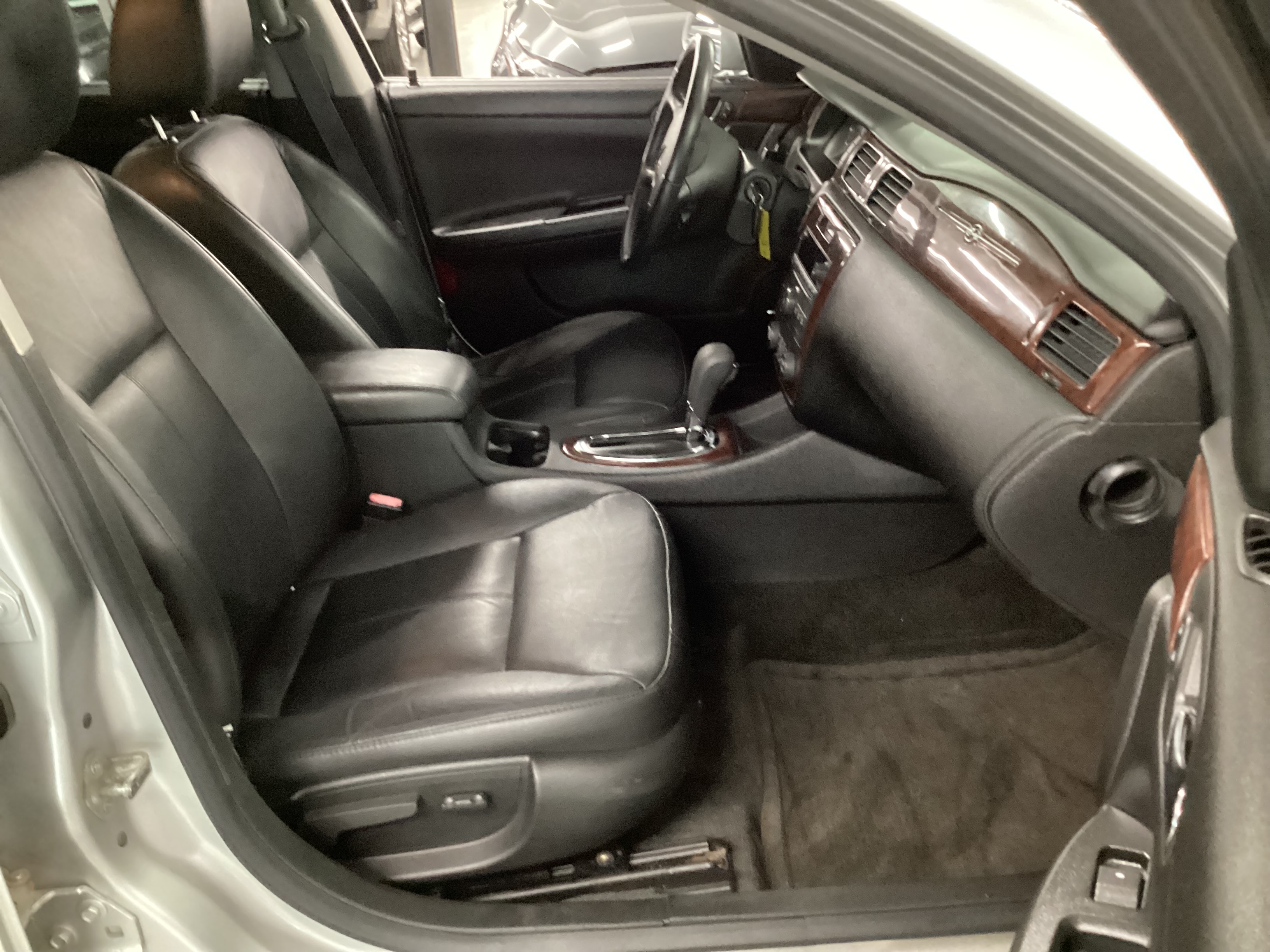 2011 CHEVROLET Impala LT - Image 11