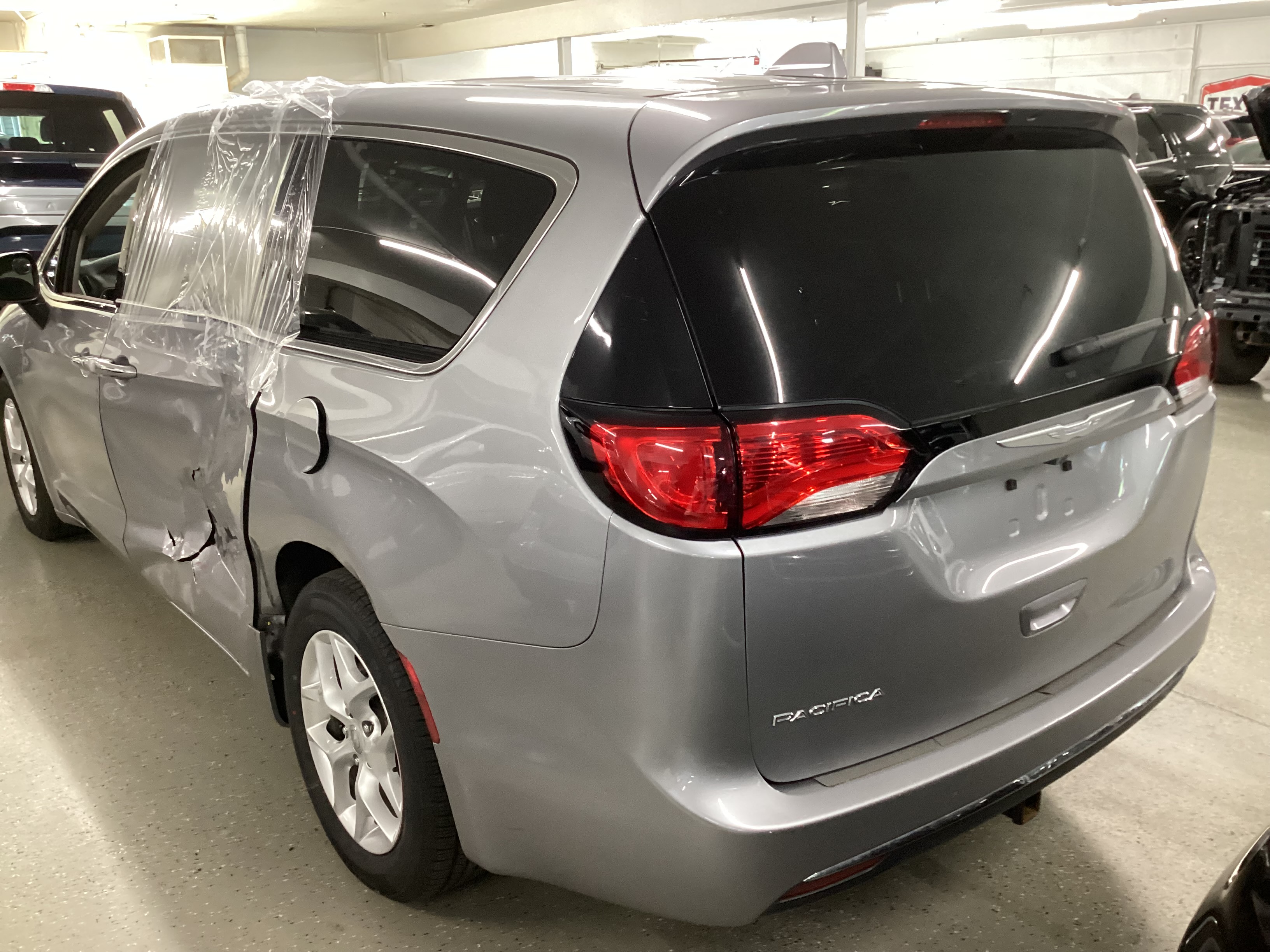 2017 CHRYSLER Pacifica Touring Plus - Image 2