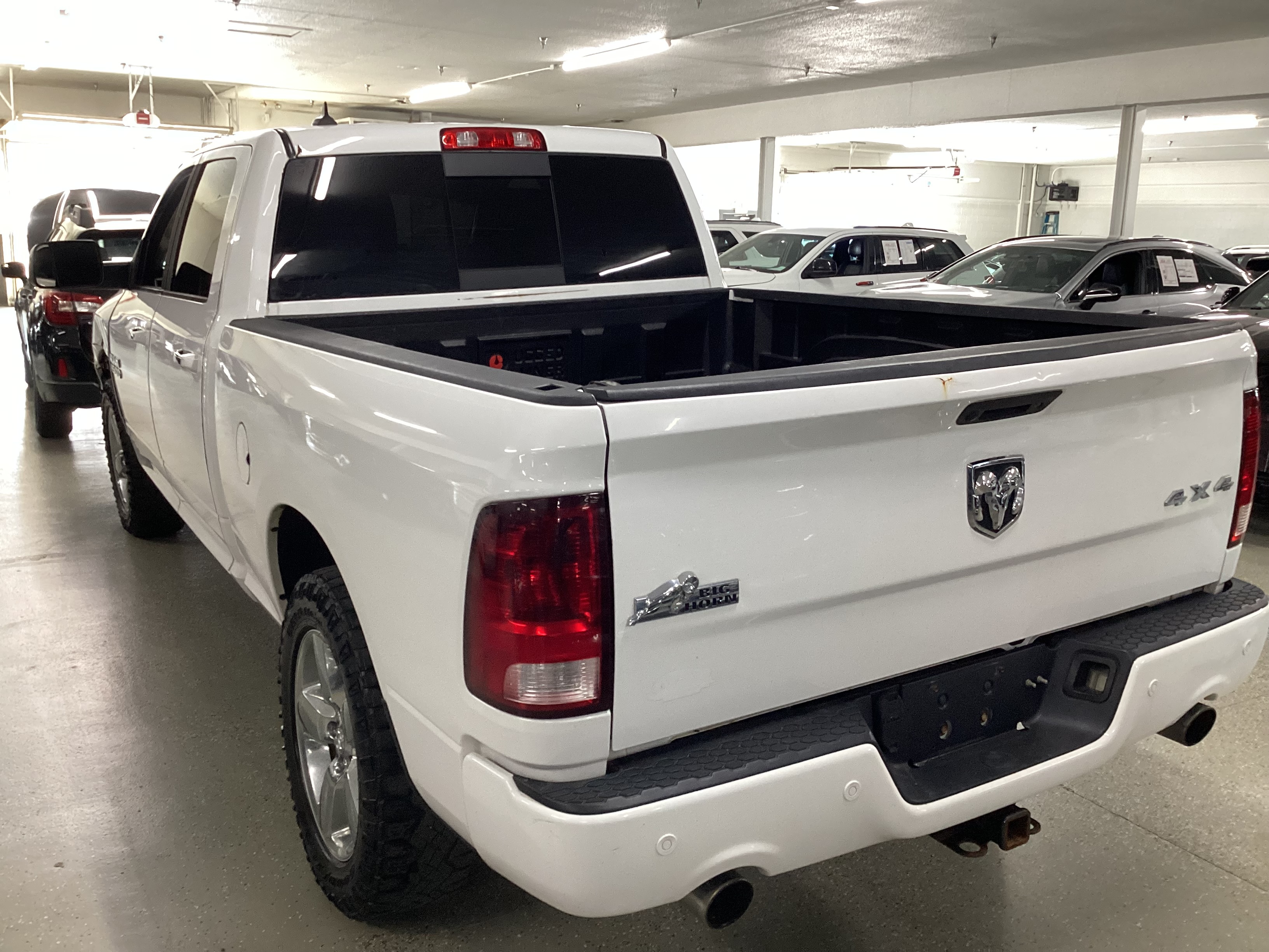 2016 RAM 1500 4WD Crew Cab Big Horn - Image 2