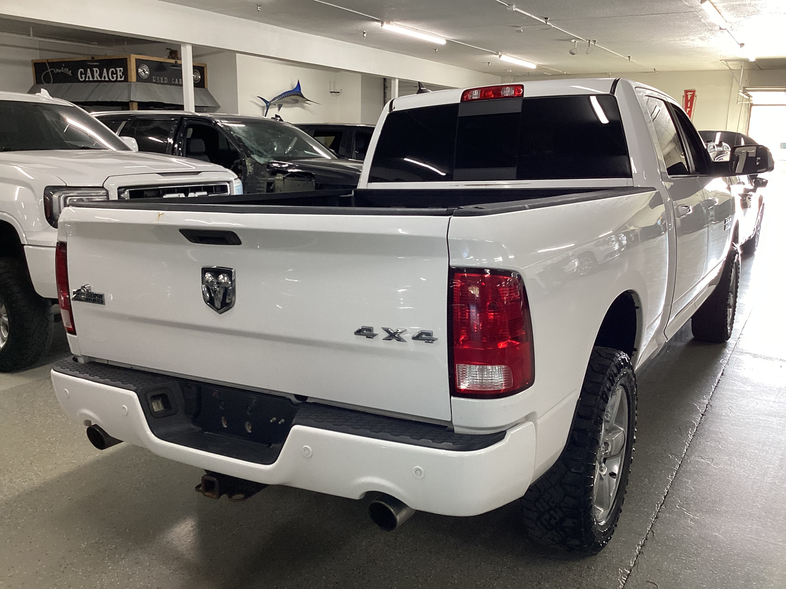 2016 RAM 1500 4WD Crew Cab Big Horn - Image 3