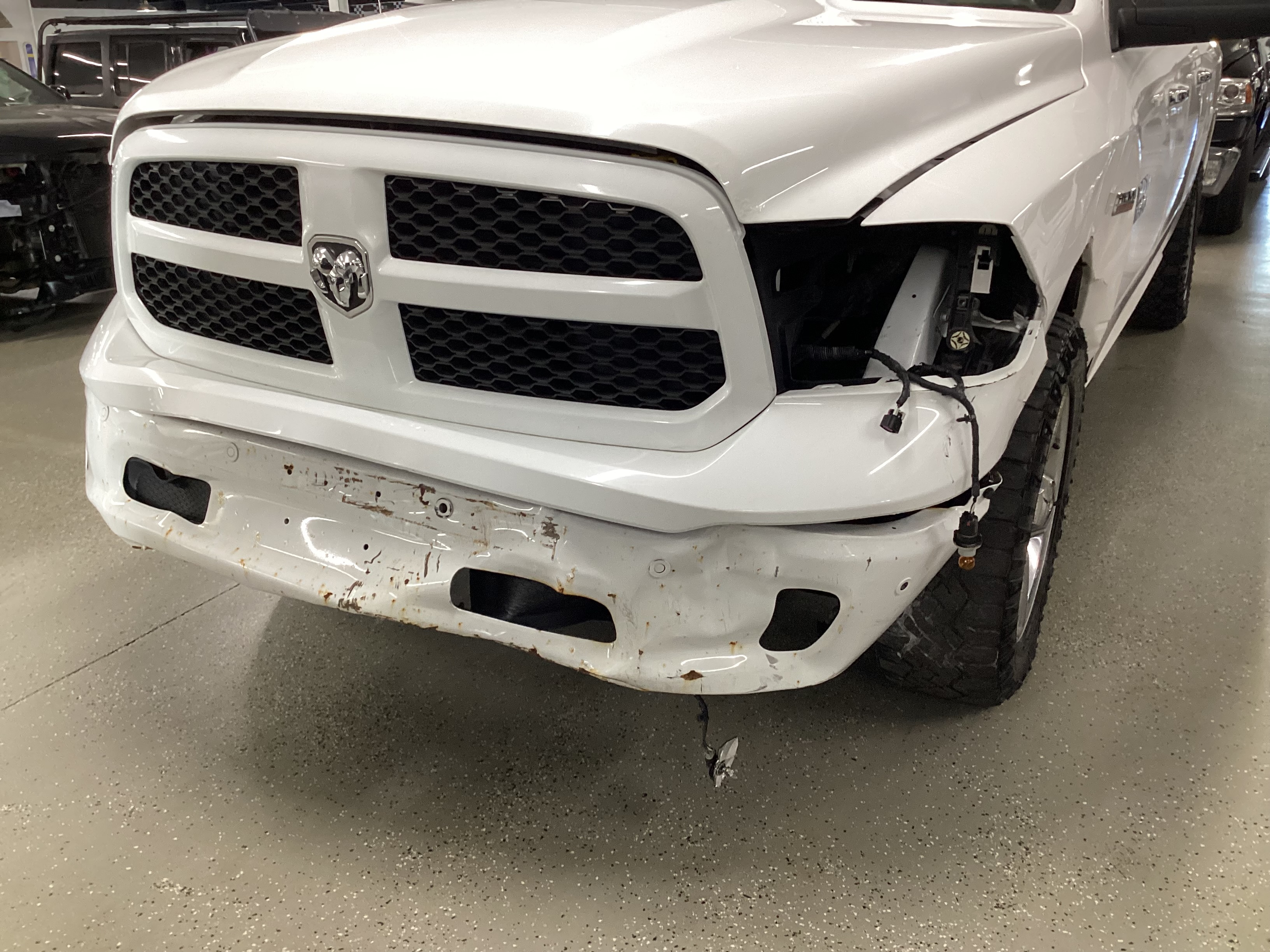2016 RAM 1500 4WD Crew Cab Big Horn - Image 5
