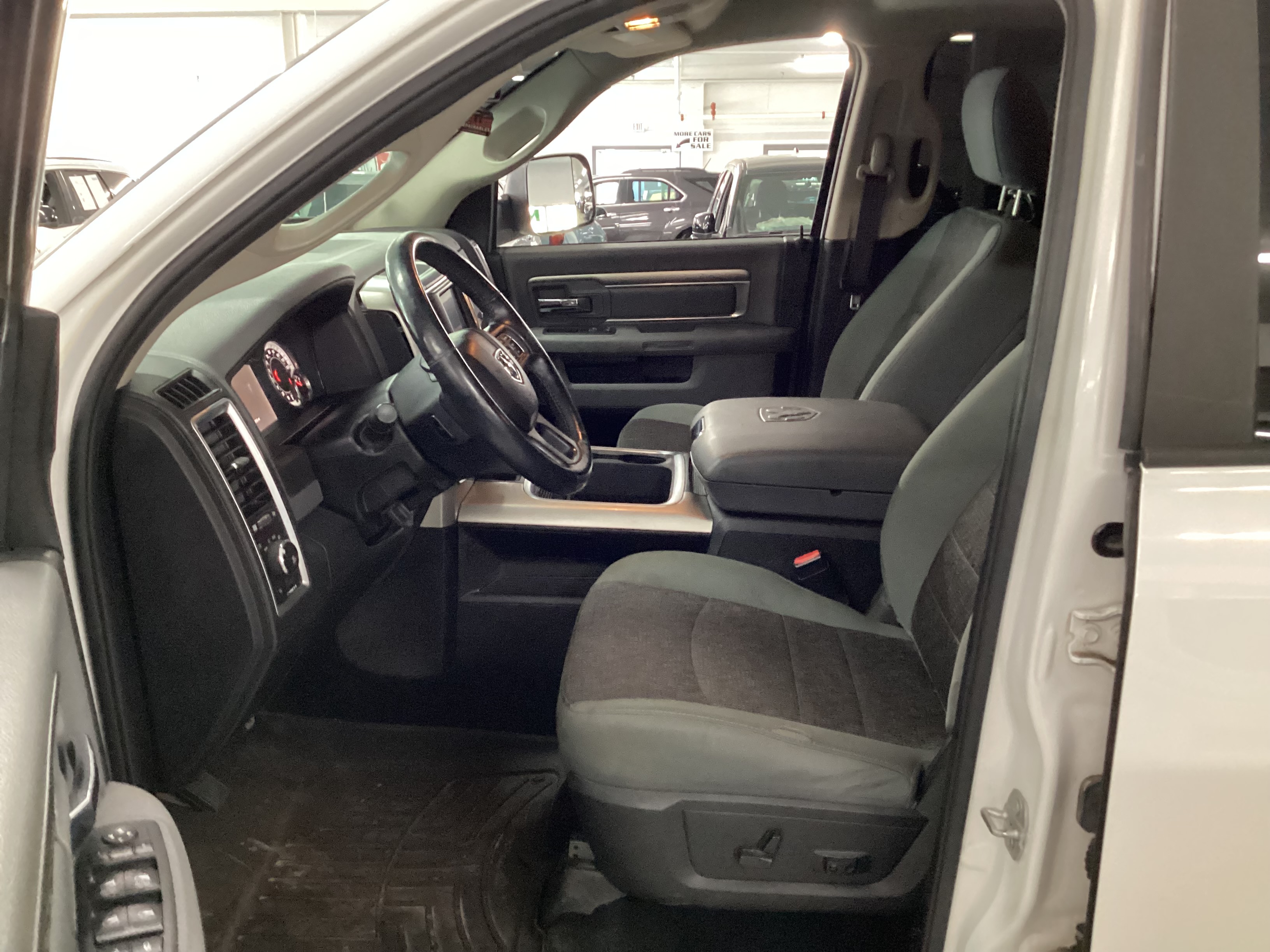 2016 RAM 1500 4WD Crew Cab Big Horn - Image 6