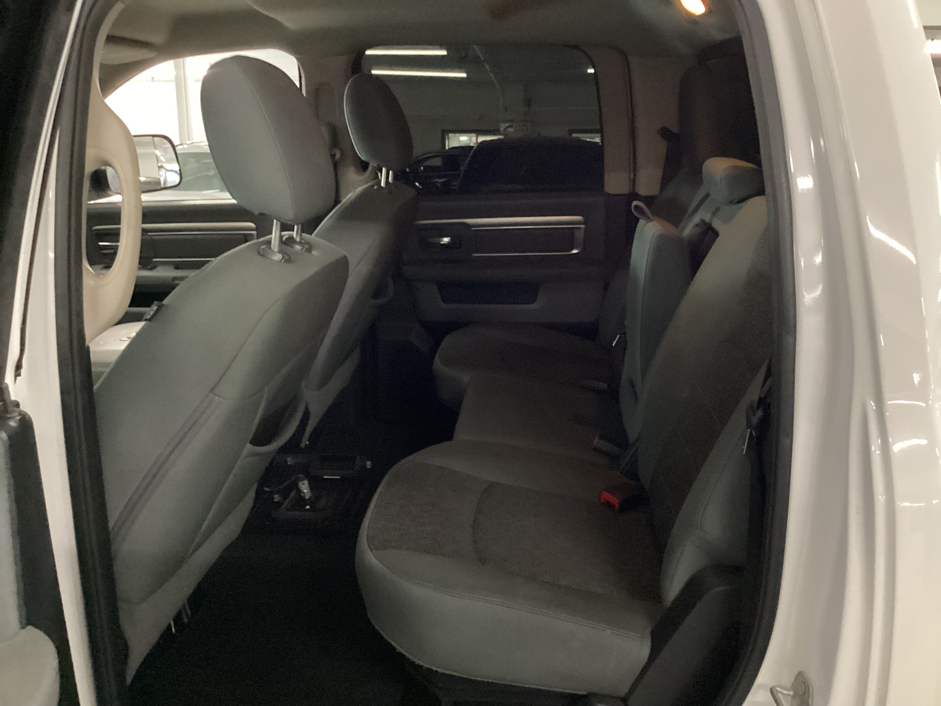 2016 RAM 1500 4WD Crew Cab Big Horn - Image 7