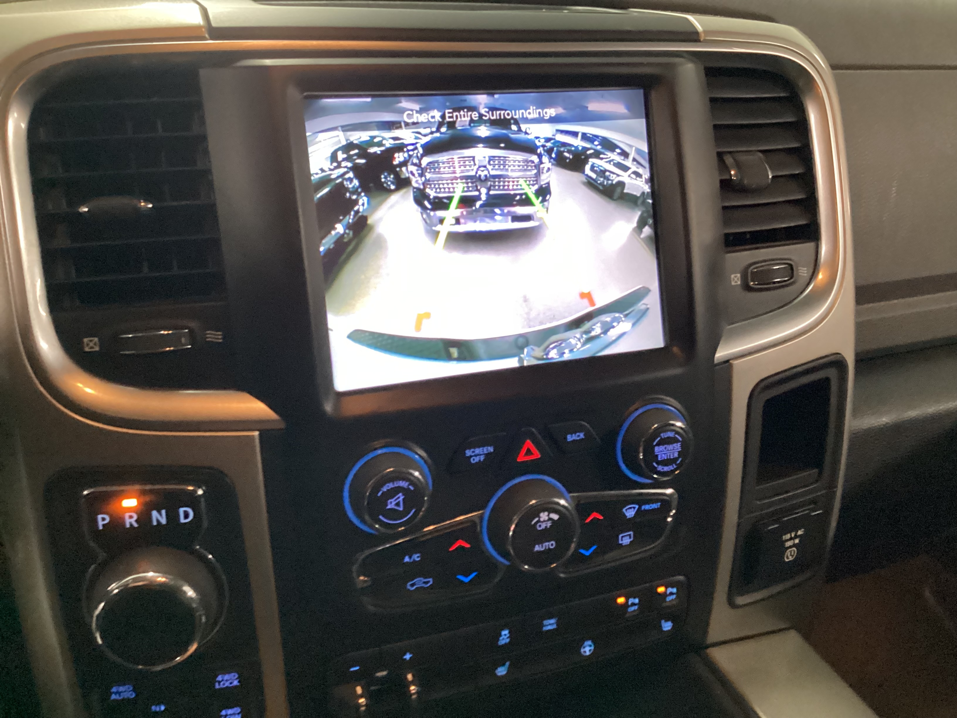 2016 RAM 1500 4WD Crew Cab Big Horn - Image 15