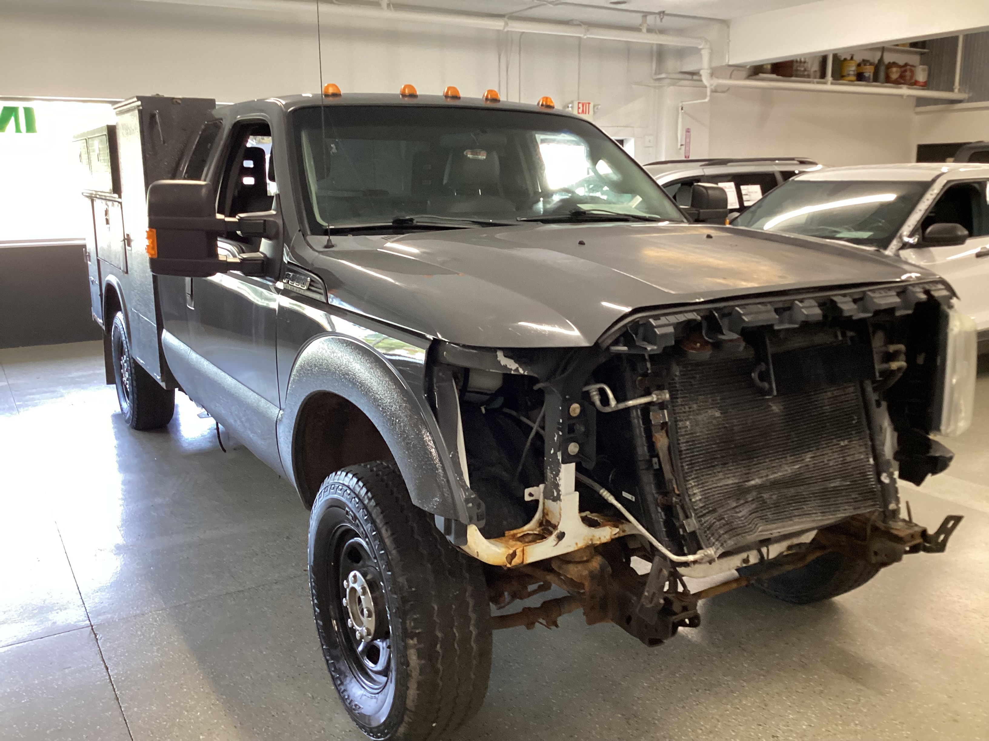 2011 FORD F-350 4WD SuperCab XL - Image 4