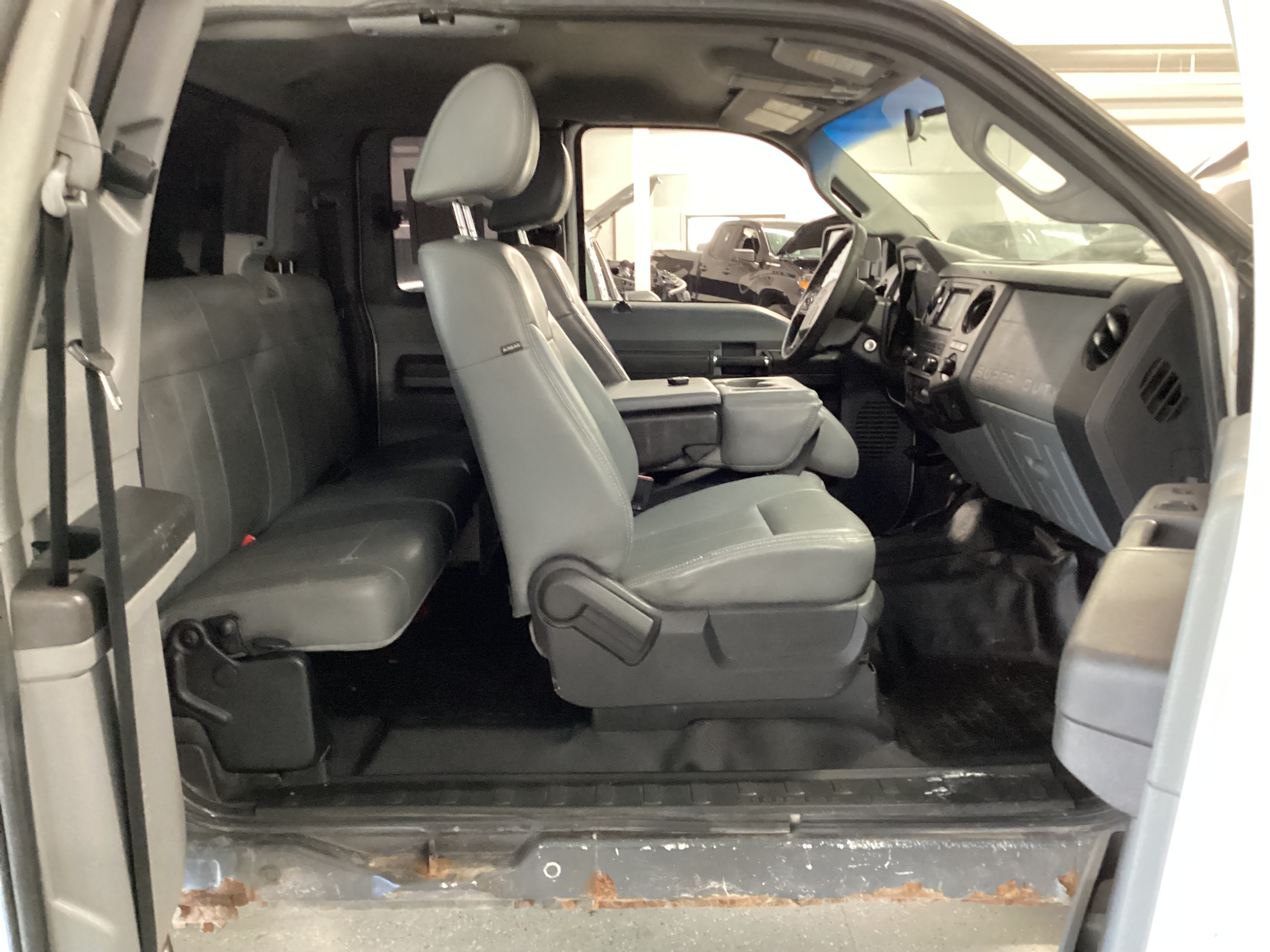 2011 FORD F-350 4WD SuperCab XL - Image 12