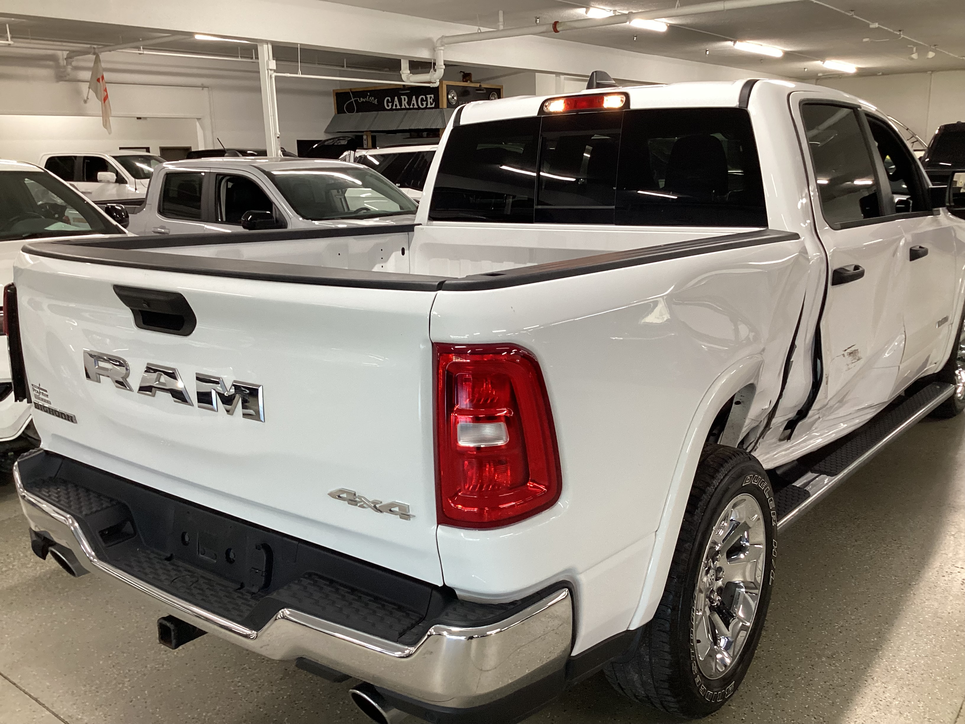 2025 RAM 1500 Big Horn 4WD Crew Cab - Image 3
