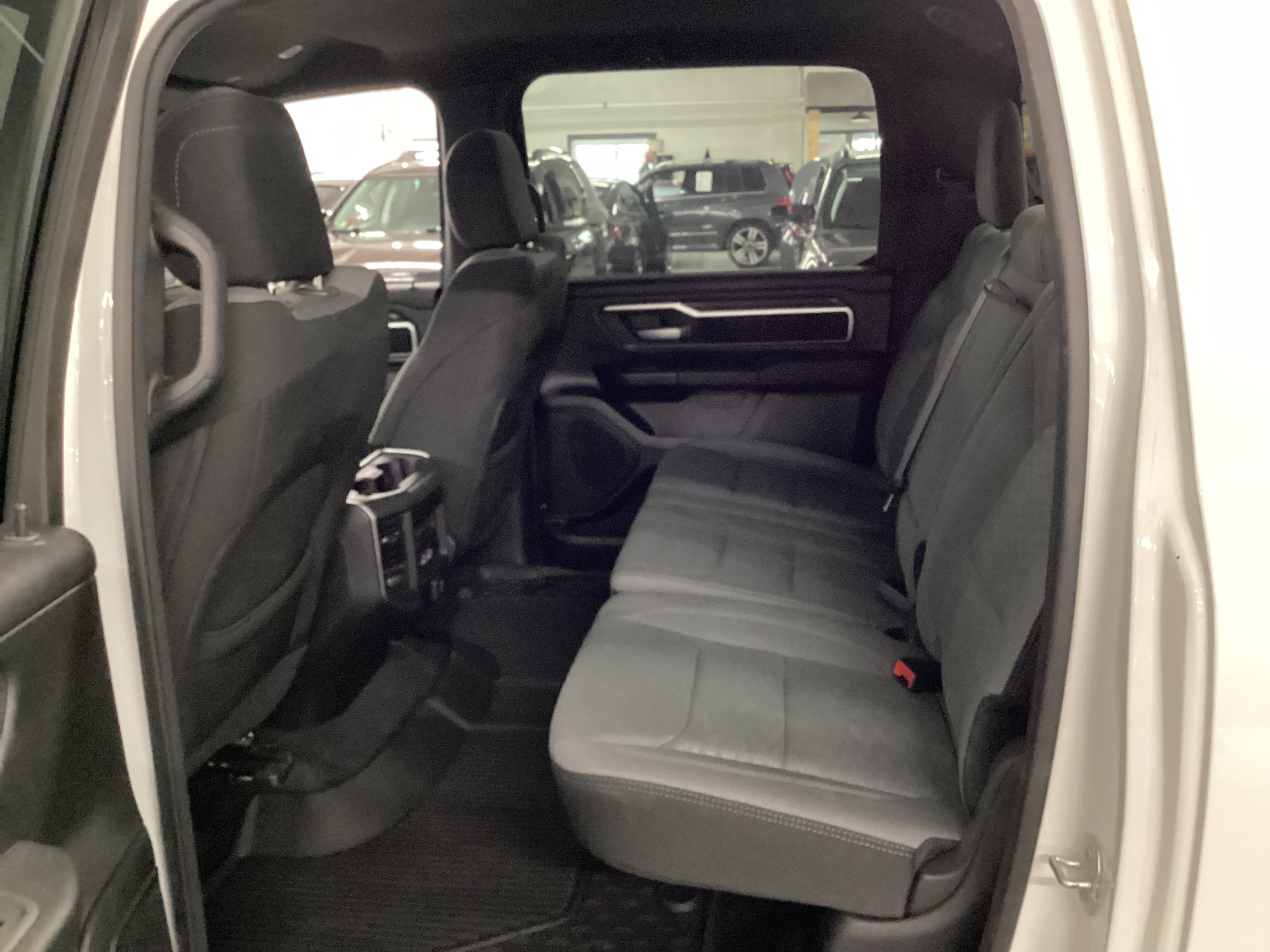 2025 RAM 1500 Big Horn 4WD Crew Cab - Image 6