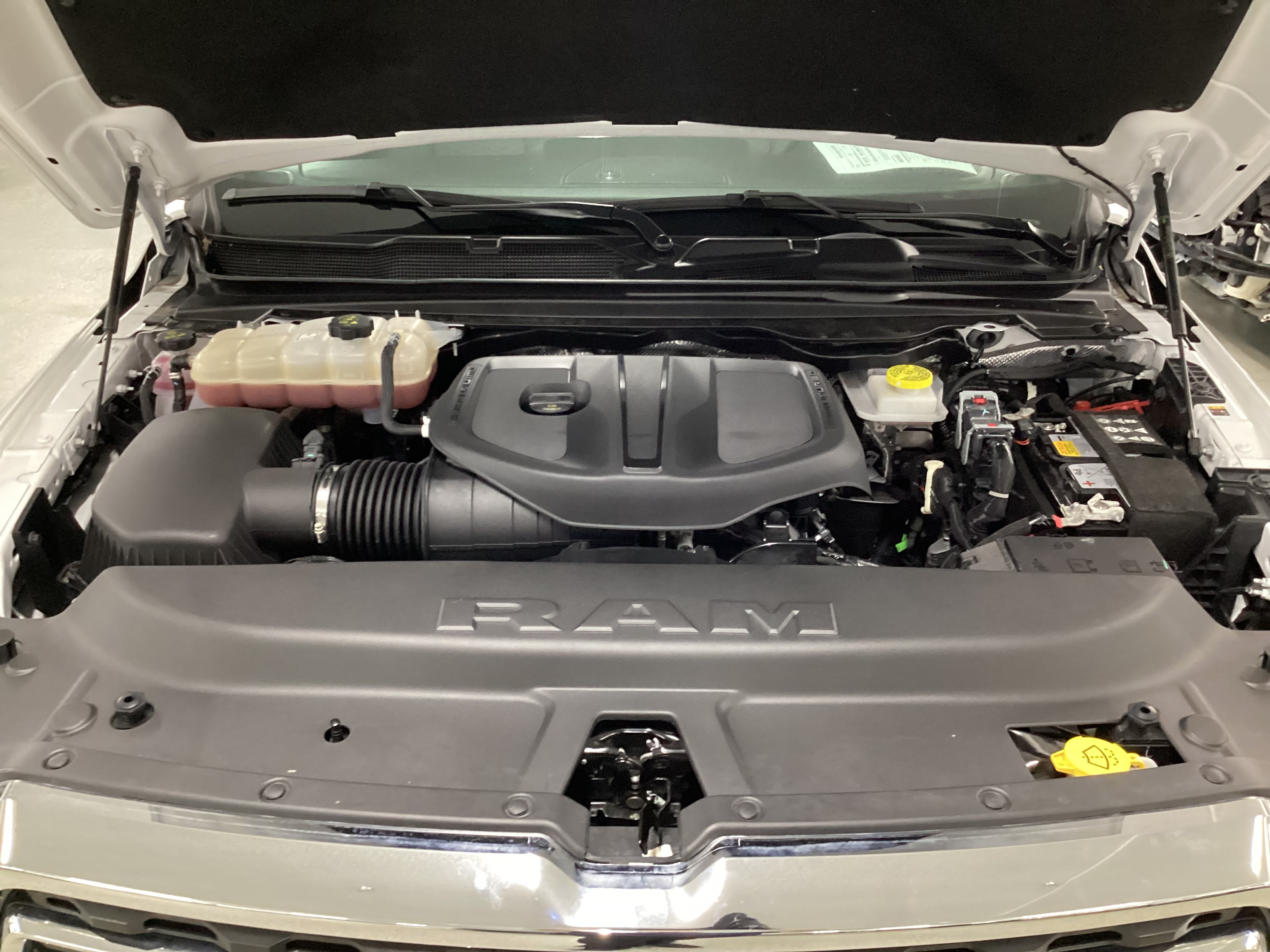 2025 RAM 1500 Big Horn 4WD Crew Cab - Image 13
